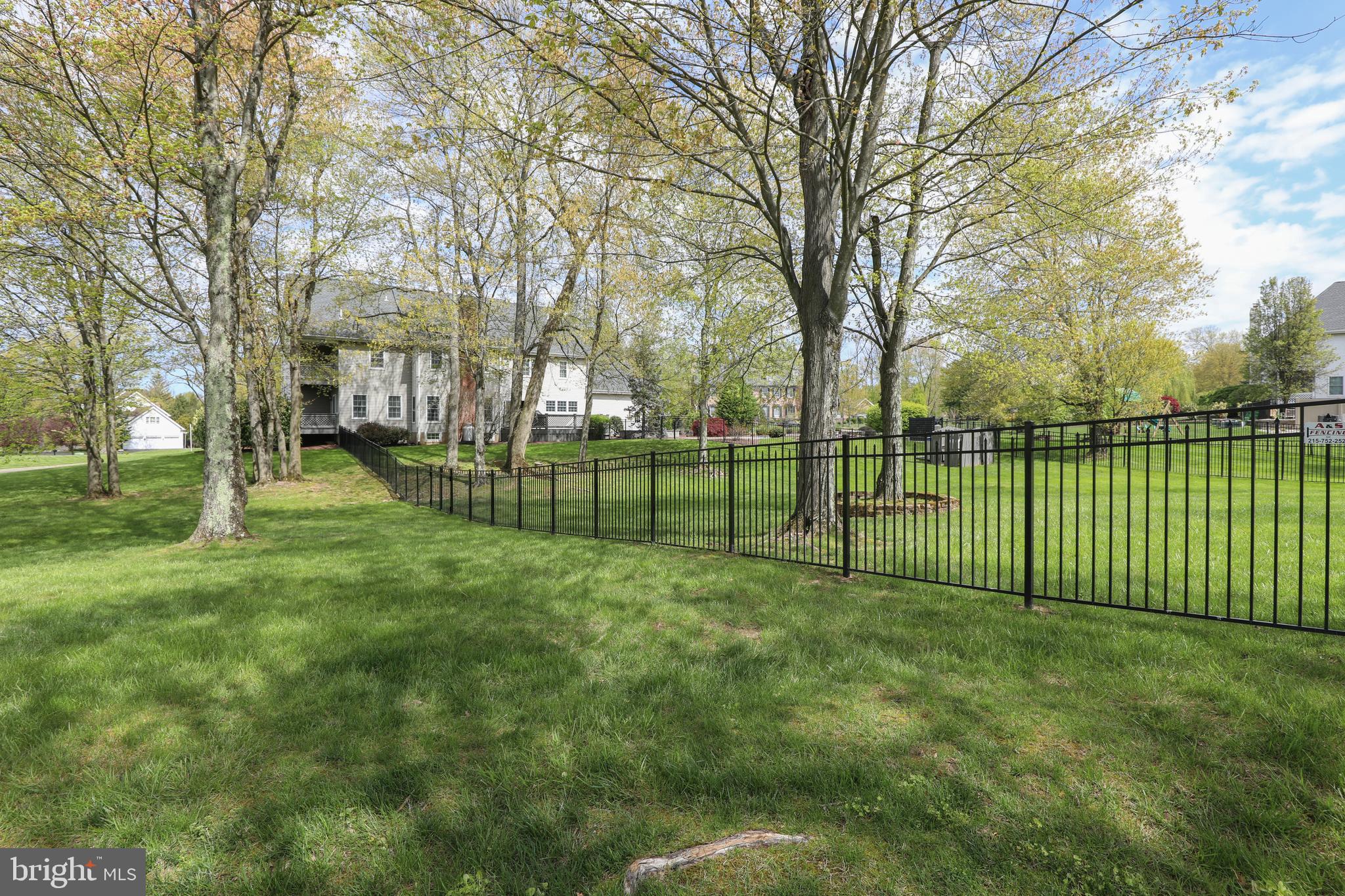 HIDDEN LAKE - Residential