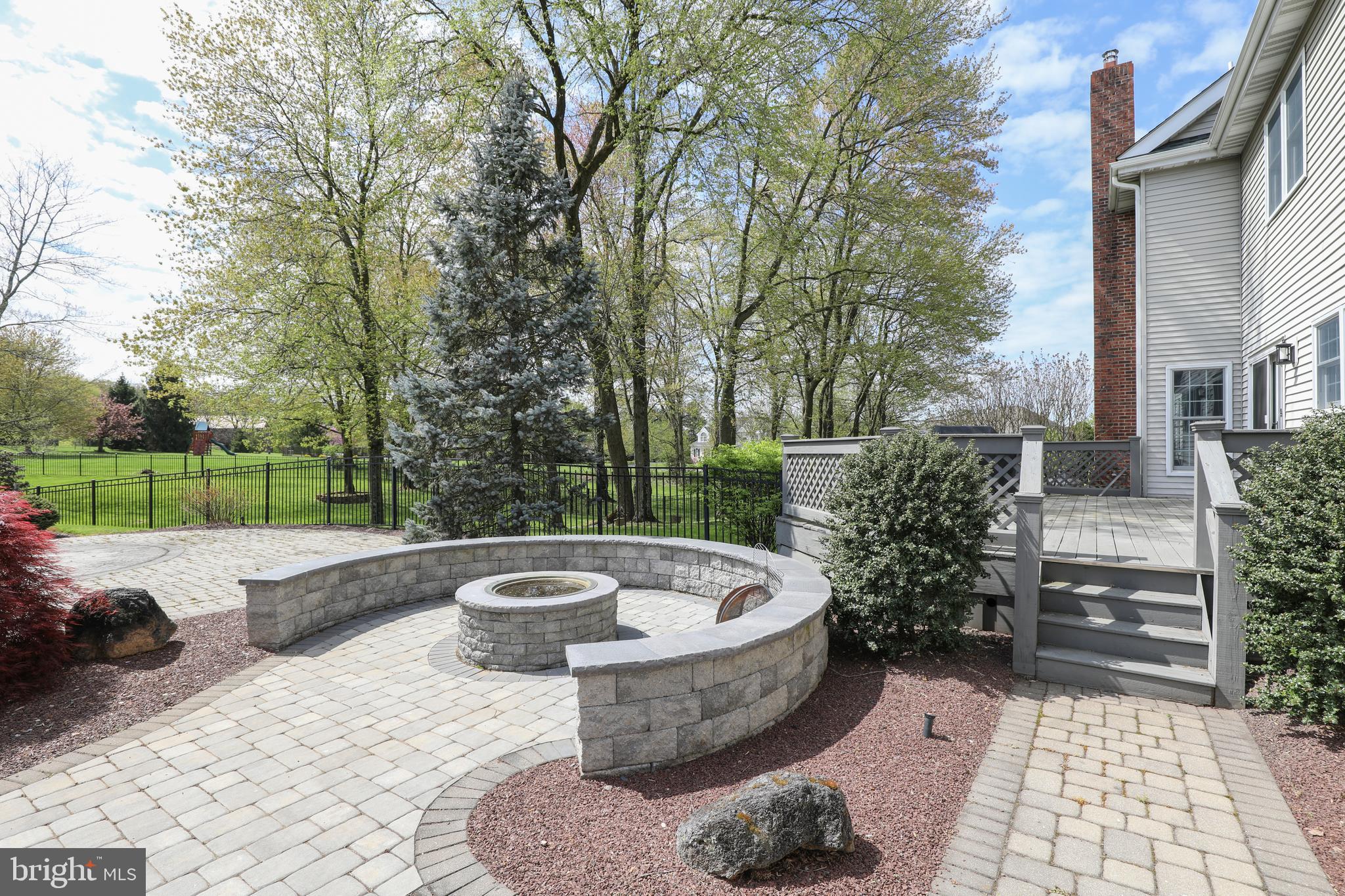 HIDDEN LAKE - Residential