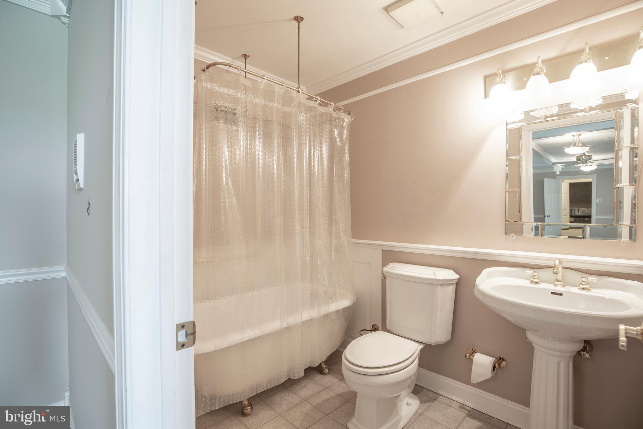 HIDDEN LAKE - Residential