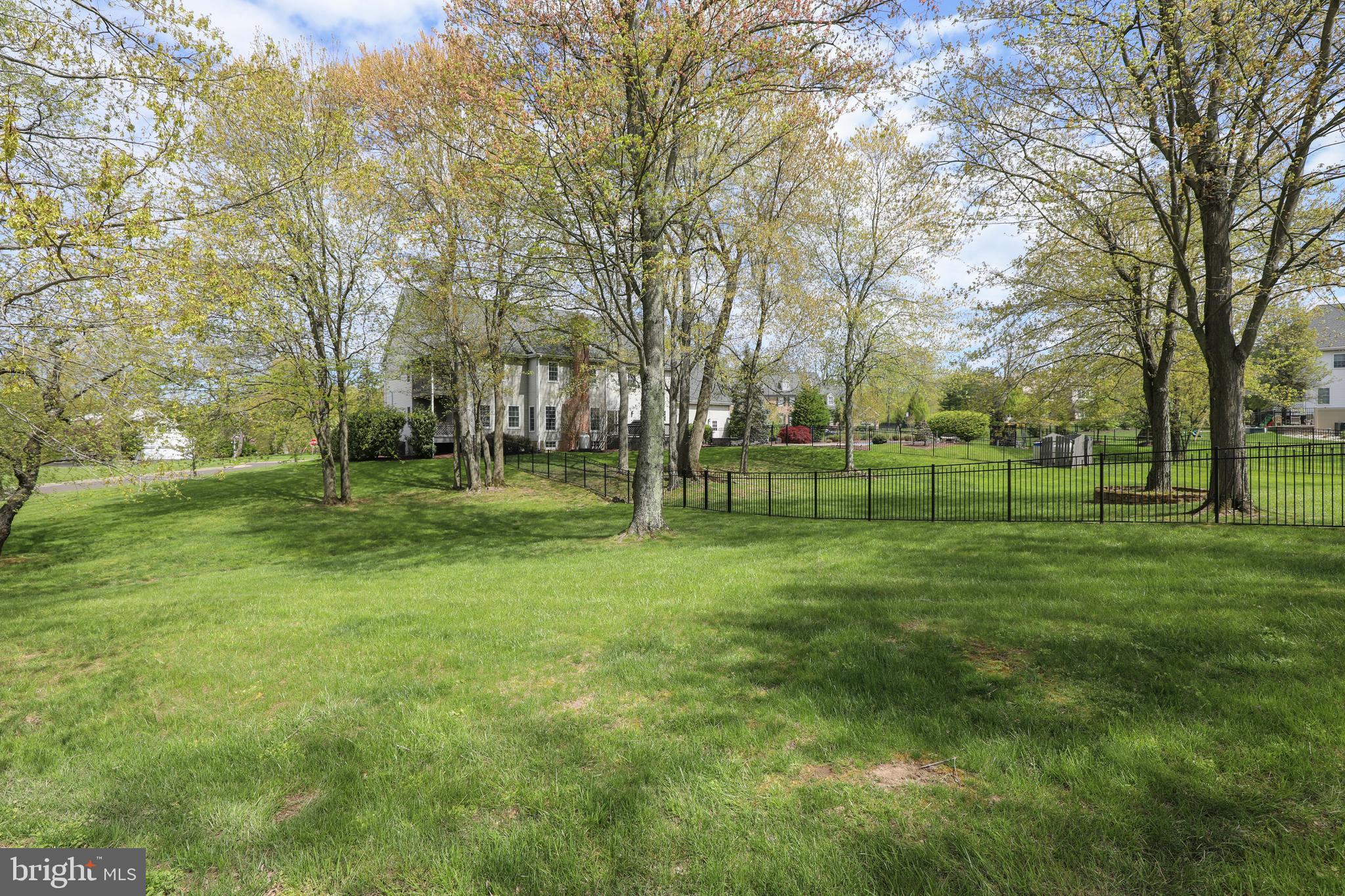 HIDDEN LAKE - Residential