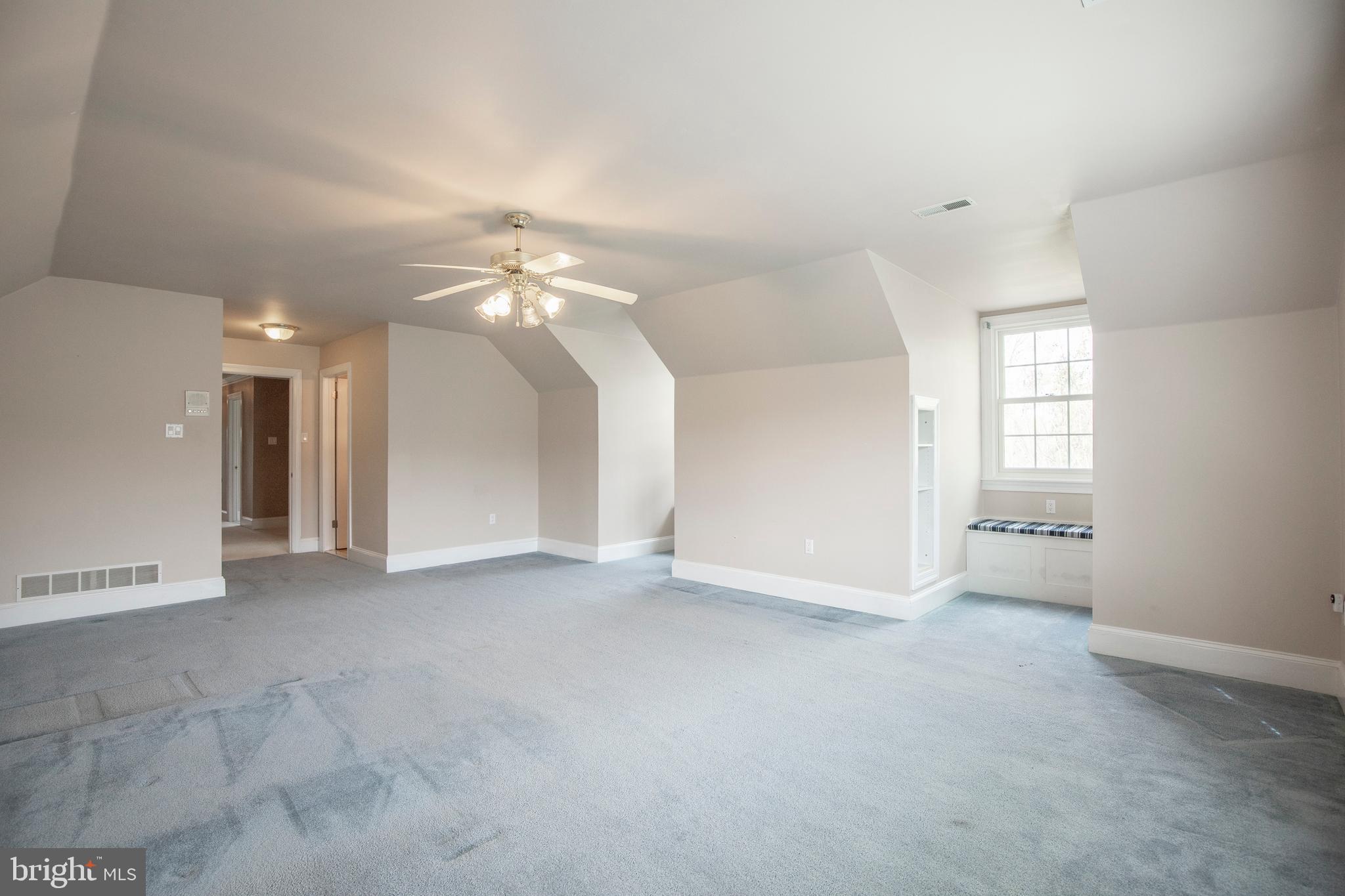 HIDDEN LAKE - Residential