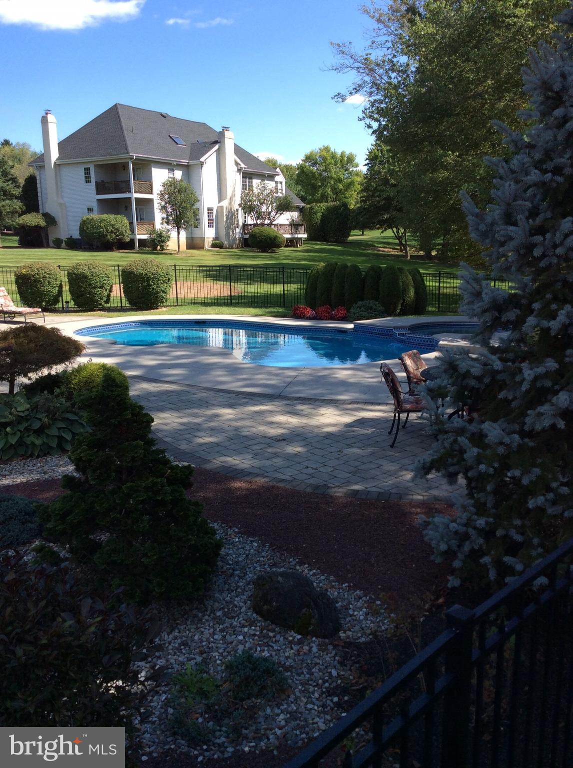 HIDDEN LAKE - Residential