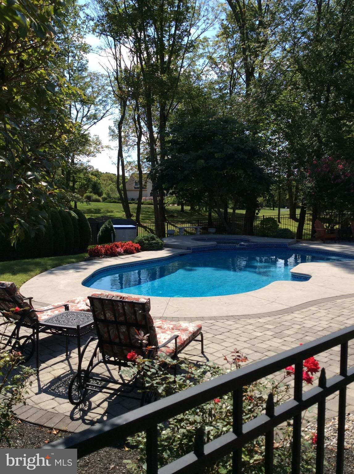 HIDDEN LAKE - Residential