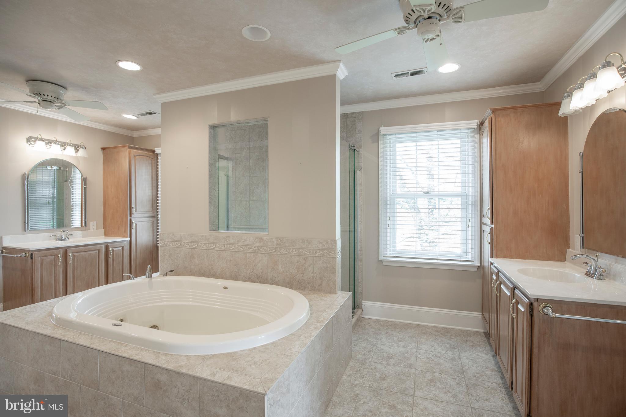 HIDDEN LAKE - Residential