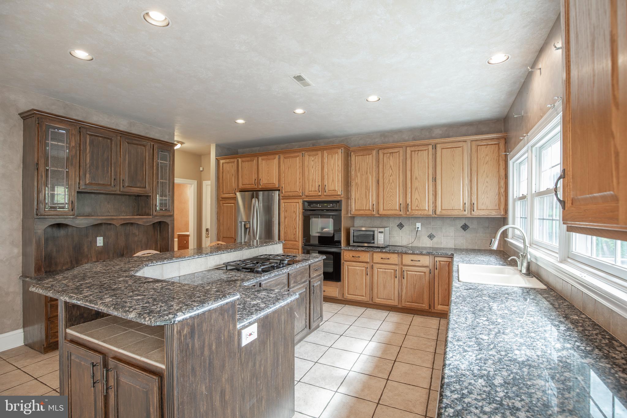 HIDDEN LAKE - Residential