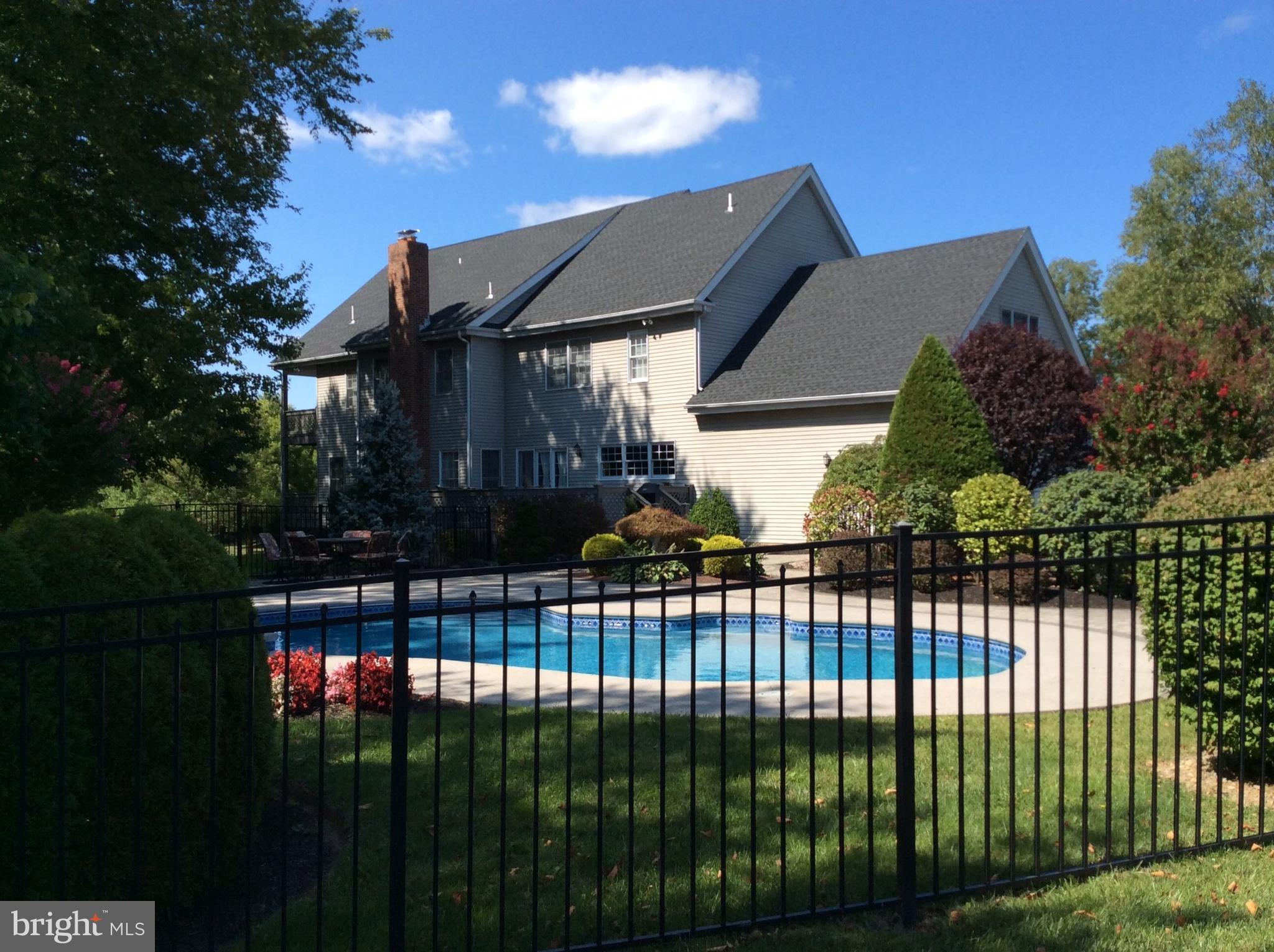 HIDDEN LAKE - Residential