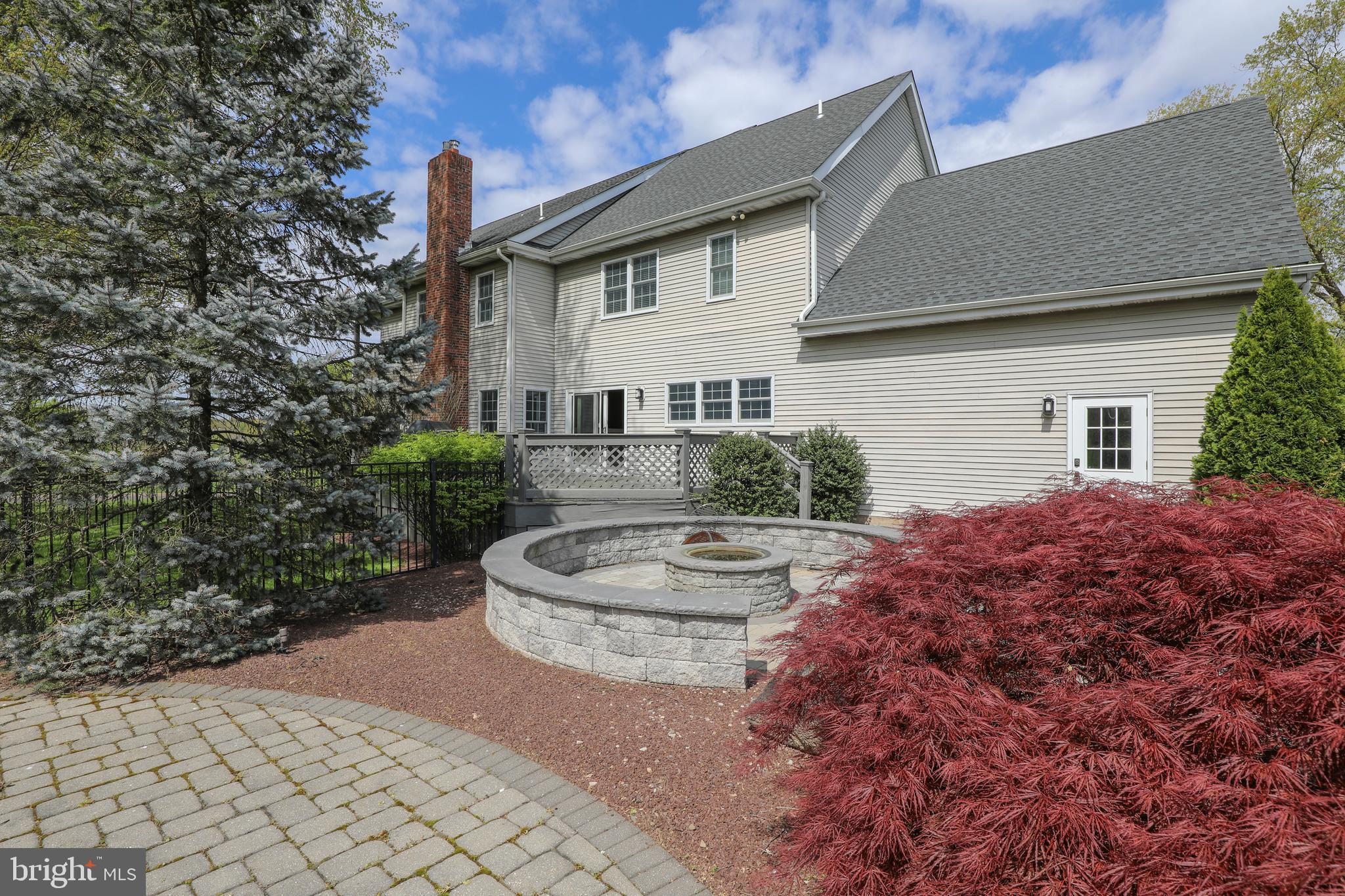 HIDDEN LAKE - Residential