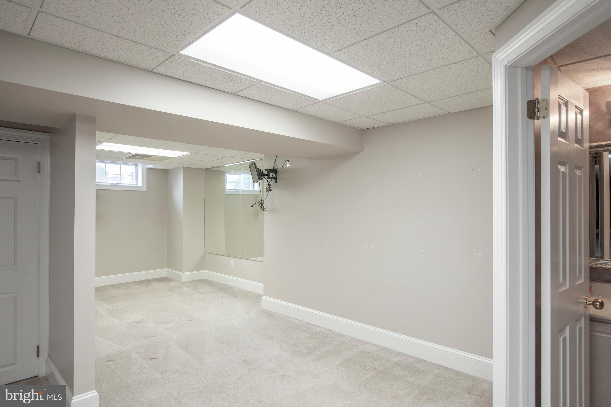 HIDDEN LAKE - Residential