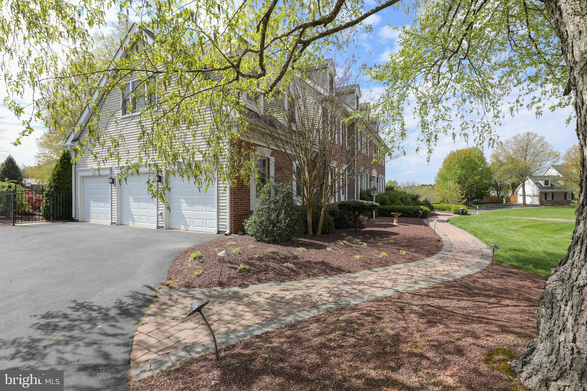 HIDDEN LAKE - Residential