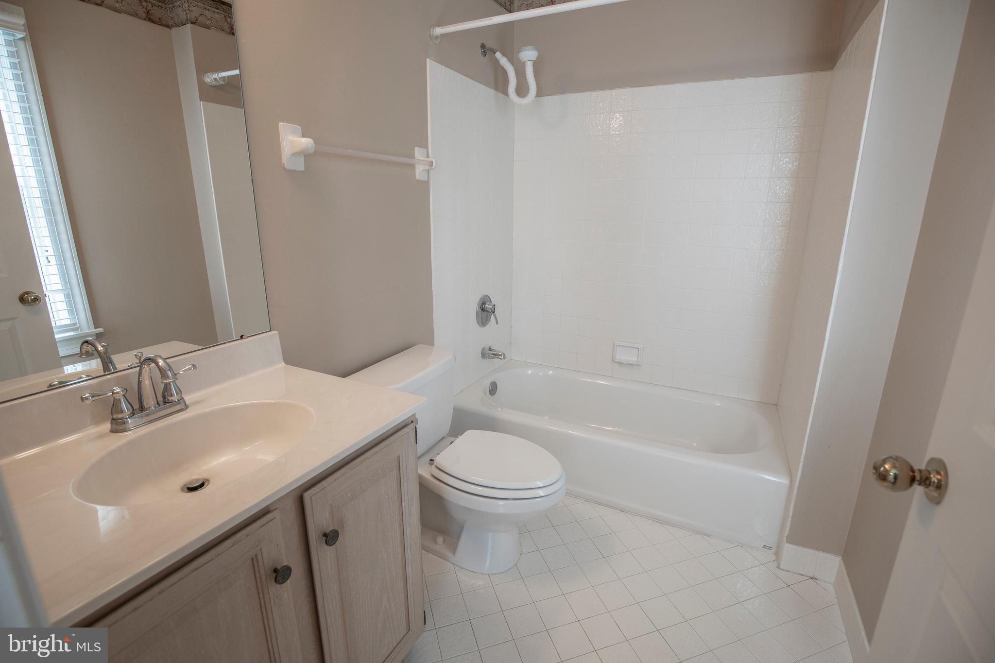 HIDDEN LAKE - Residential