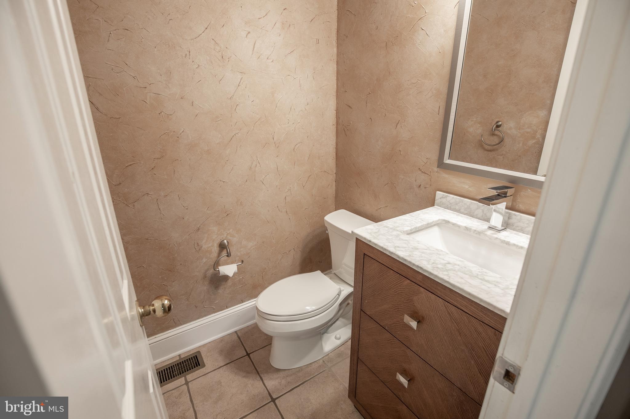 HIDDEN LAKE - Residential