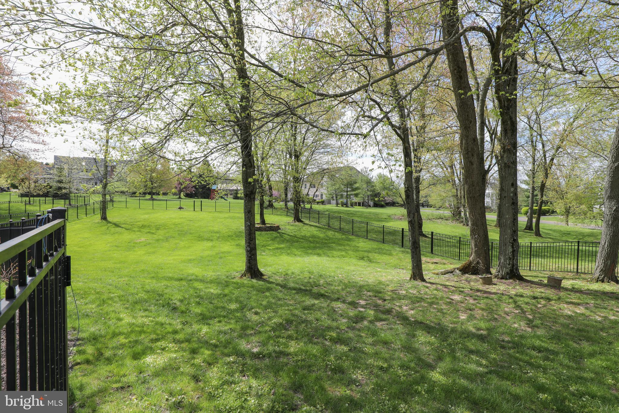 HIDDEN LAKE - Residential