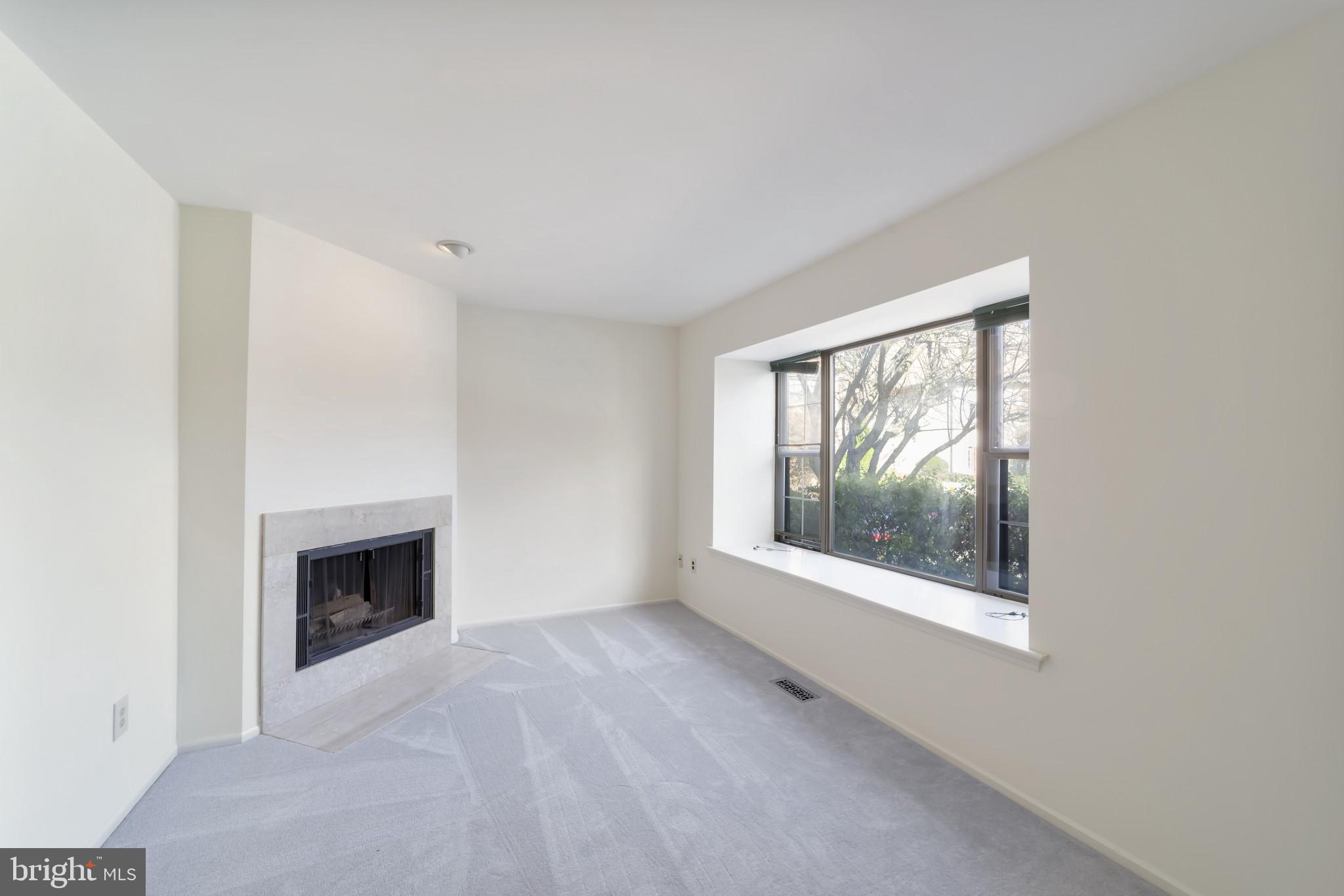 PICKET POST - Residential Lease