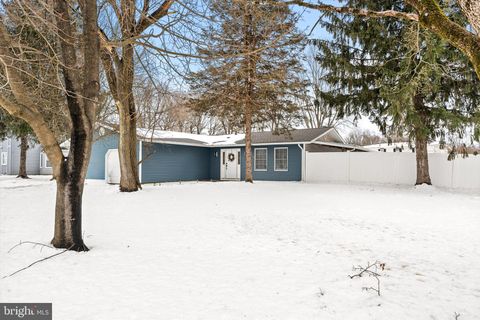 Homes For Sale - 2 Bedford Court<br/> MOUNT HOLLY, NJ 08060