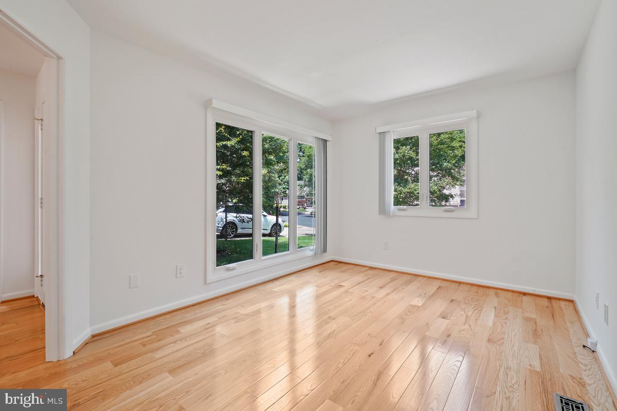 RESTON - Residential