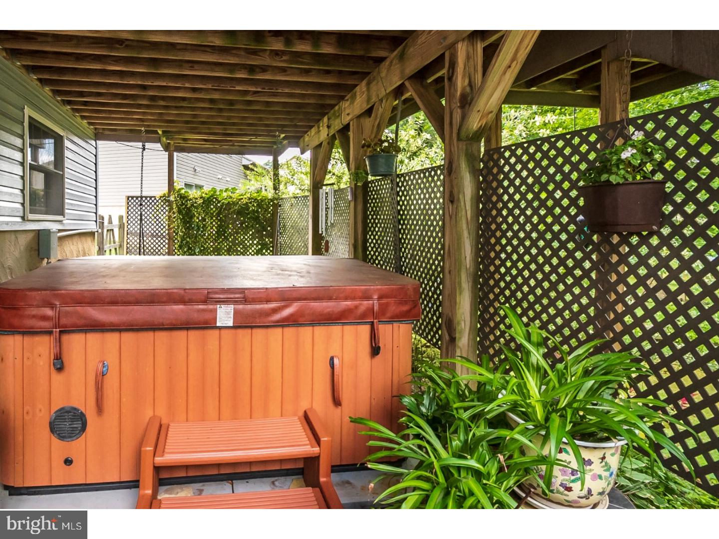 COLONIAL RIDGE - Residential