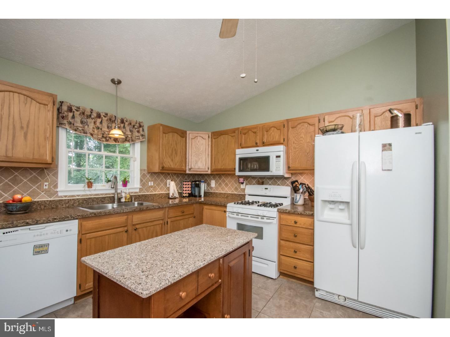 COLONIAL RIDGE - Residential