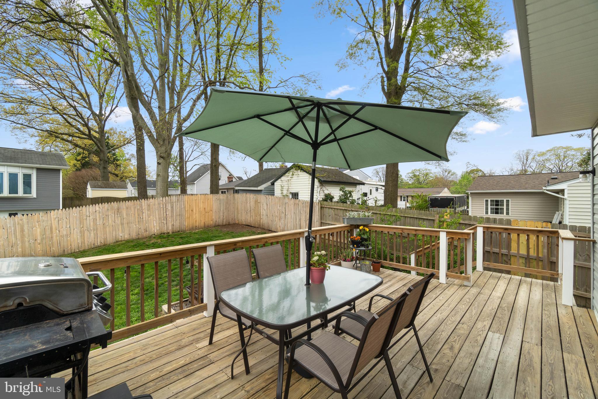 WOODLAND BEACH - Residential