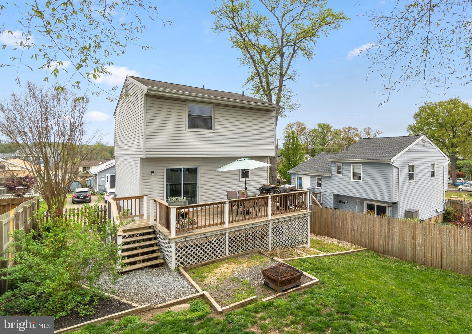 WOODLAND BEACH - Residential