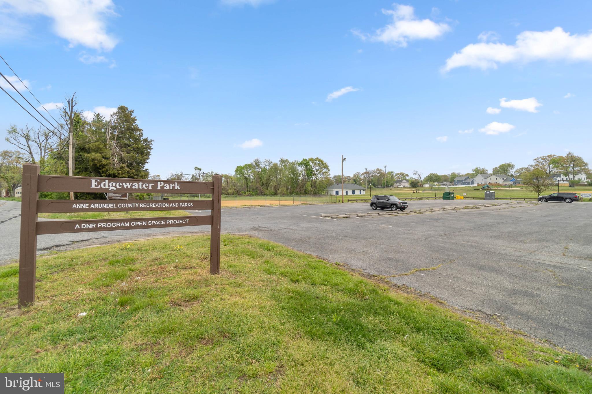 WOODLAND BEACH - Residential