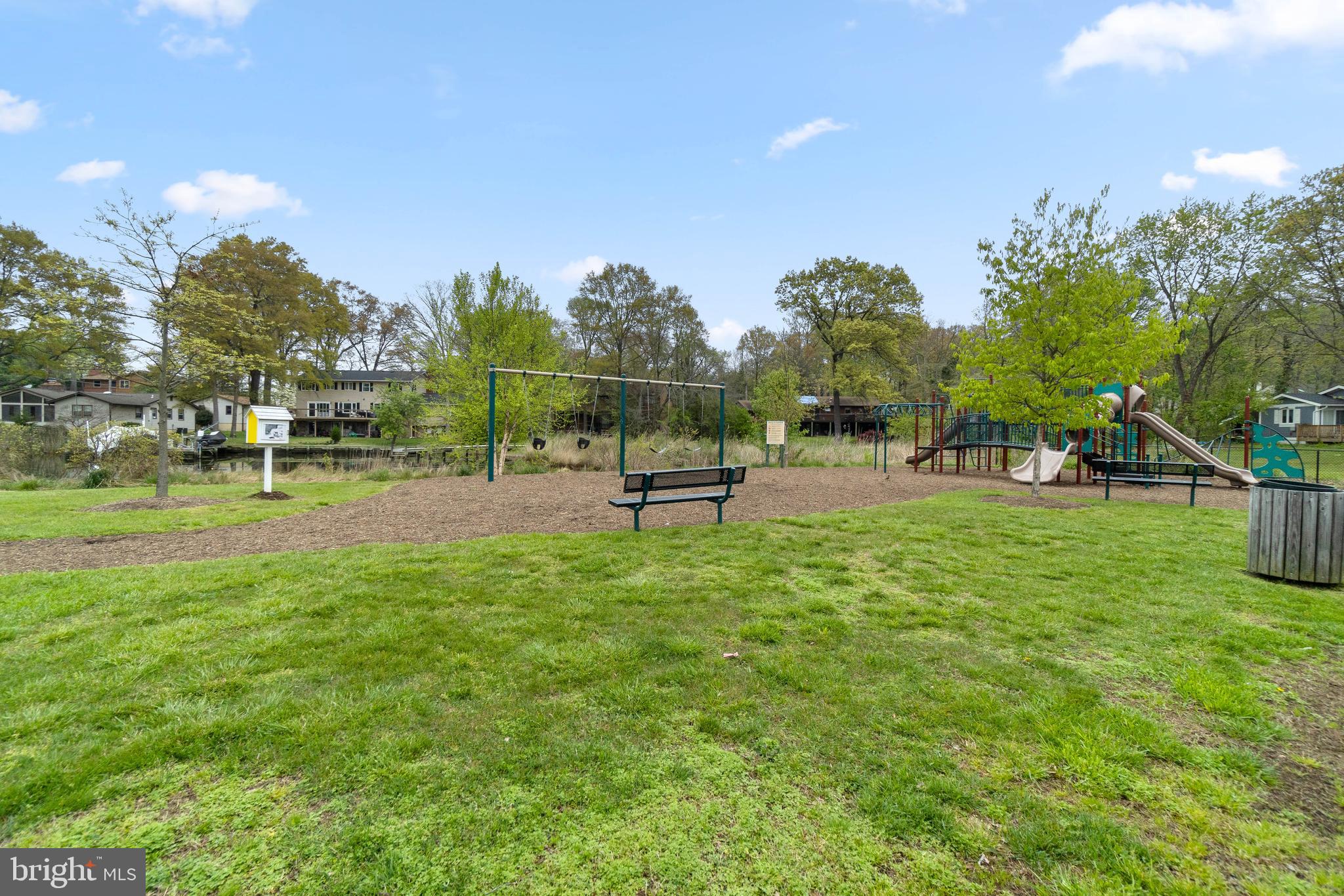 WOODLAND BEACH - Residential