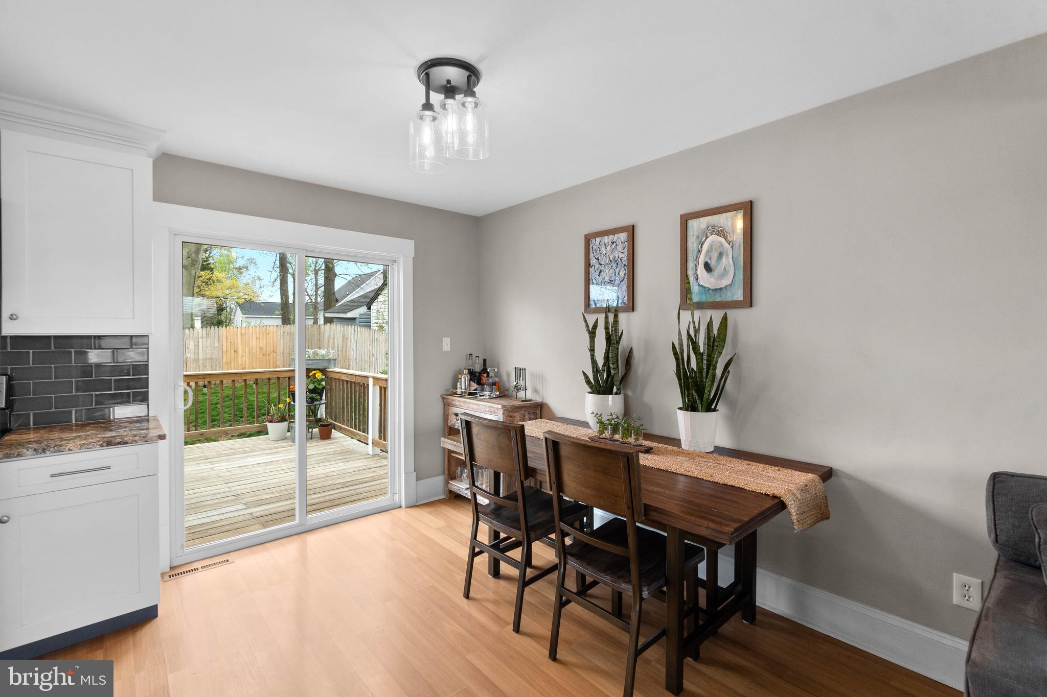 WOODLAND BEACH - Residential