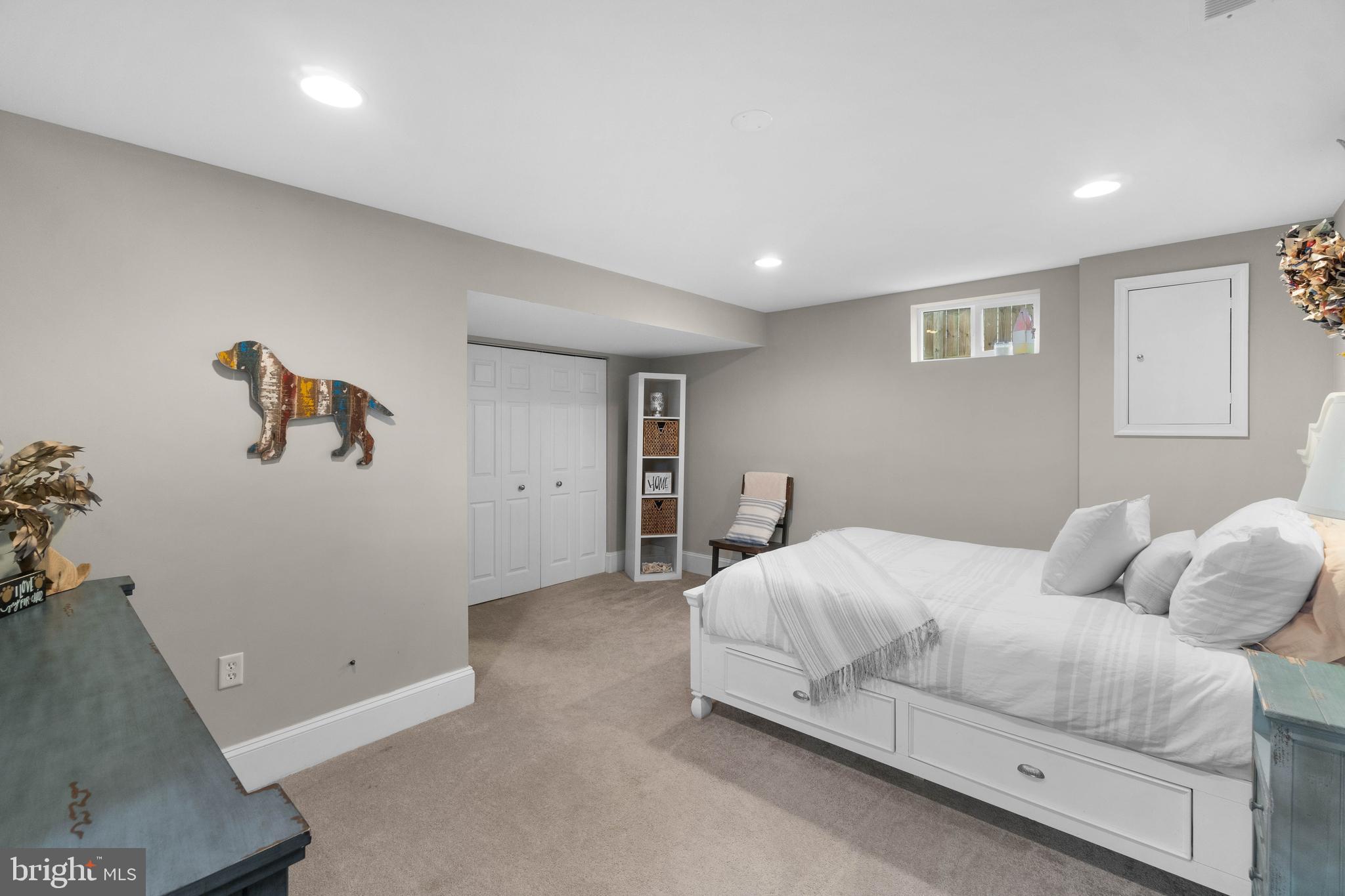 WOODLAND BEACH - Residential