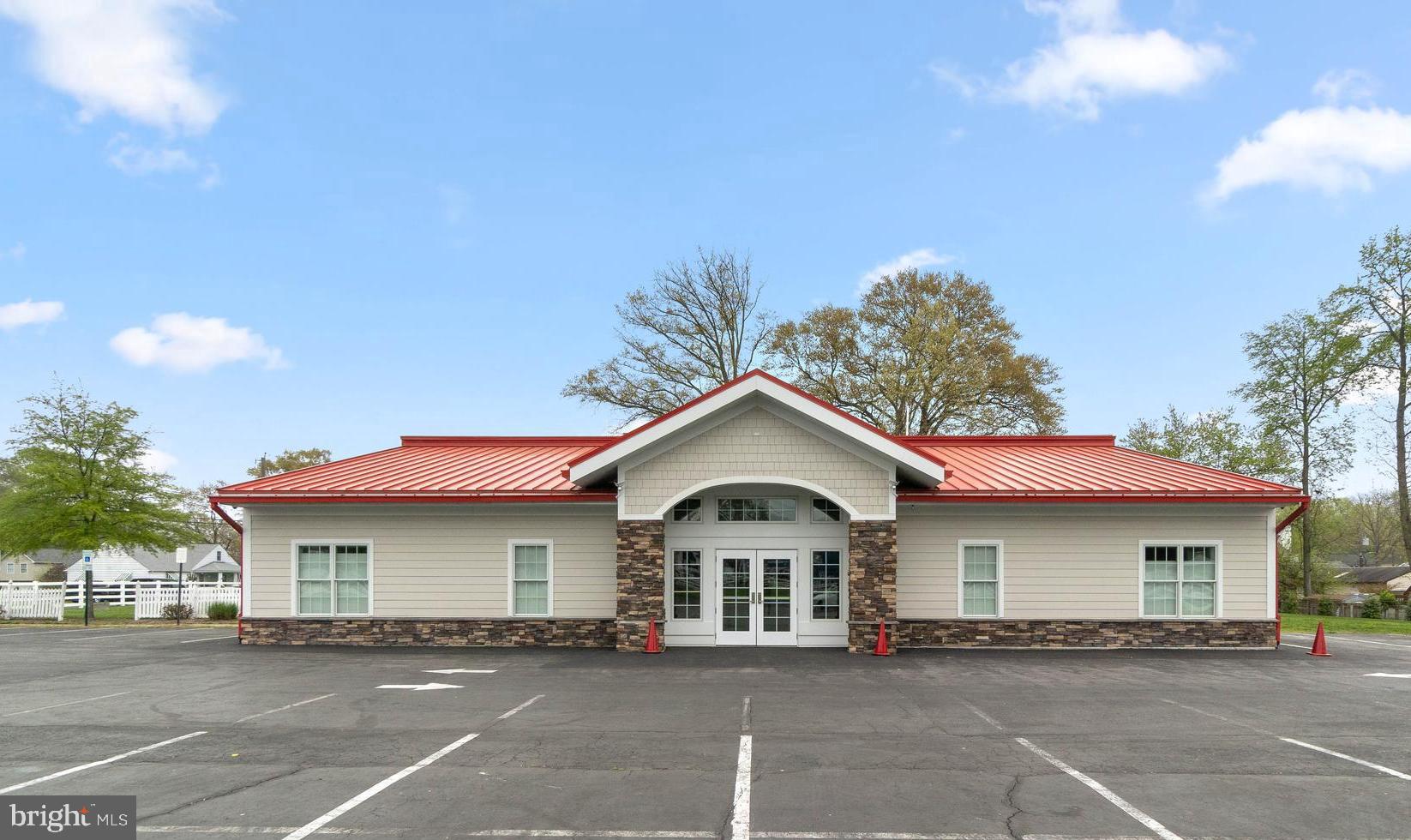 WOODLAND BEACH - Residential