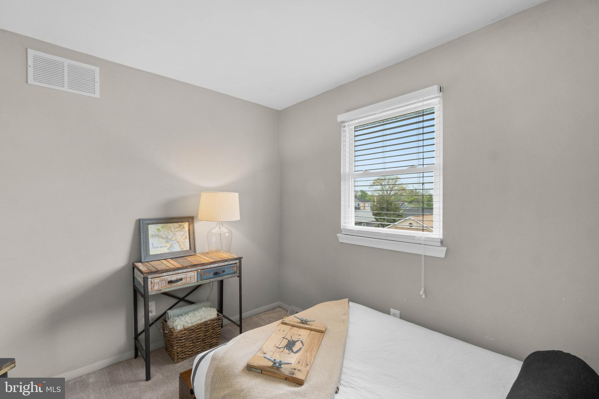 WOODLAND BEACH - Residential