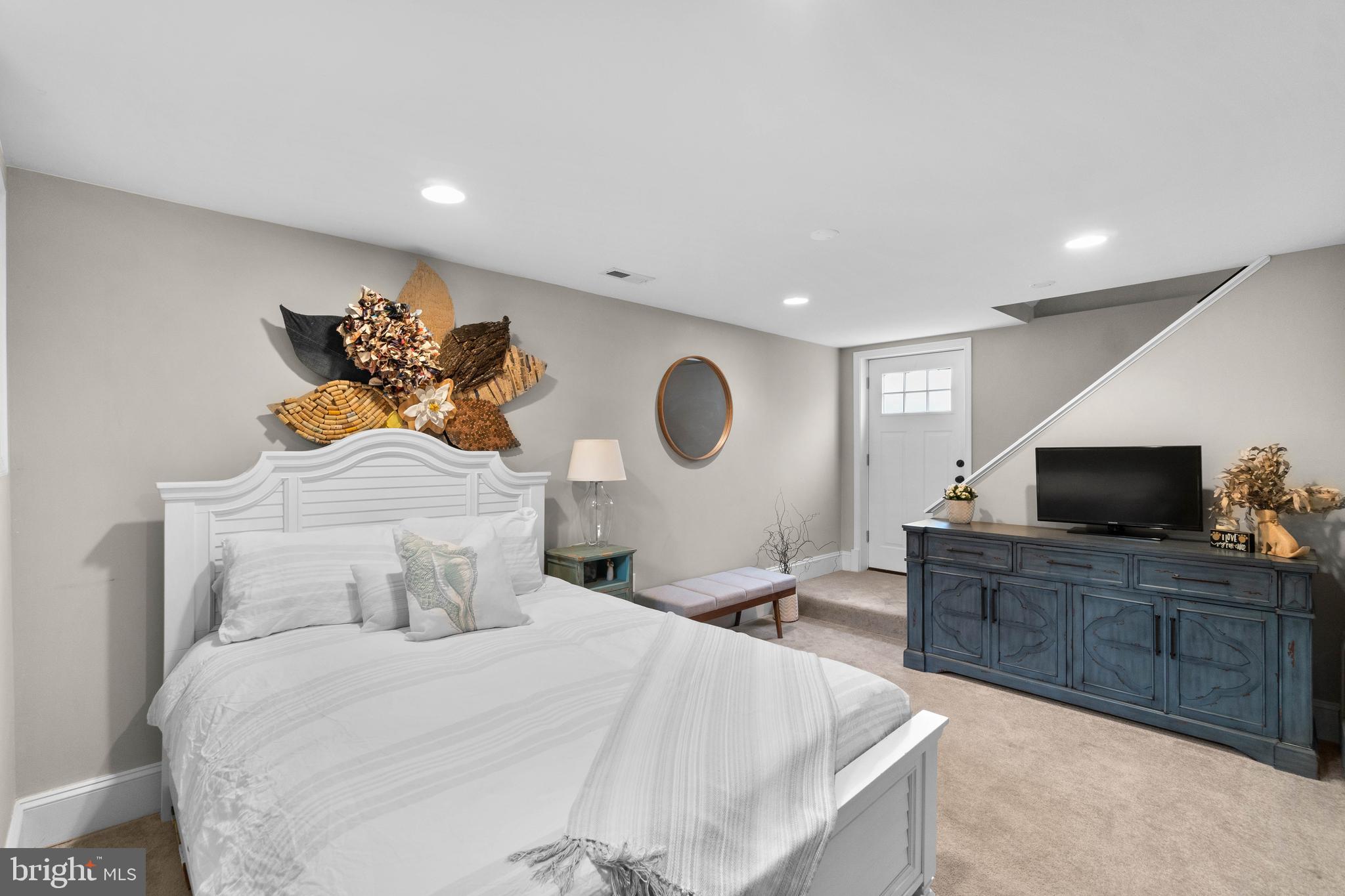 WOODLAND BEACH - Residential