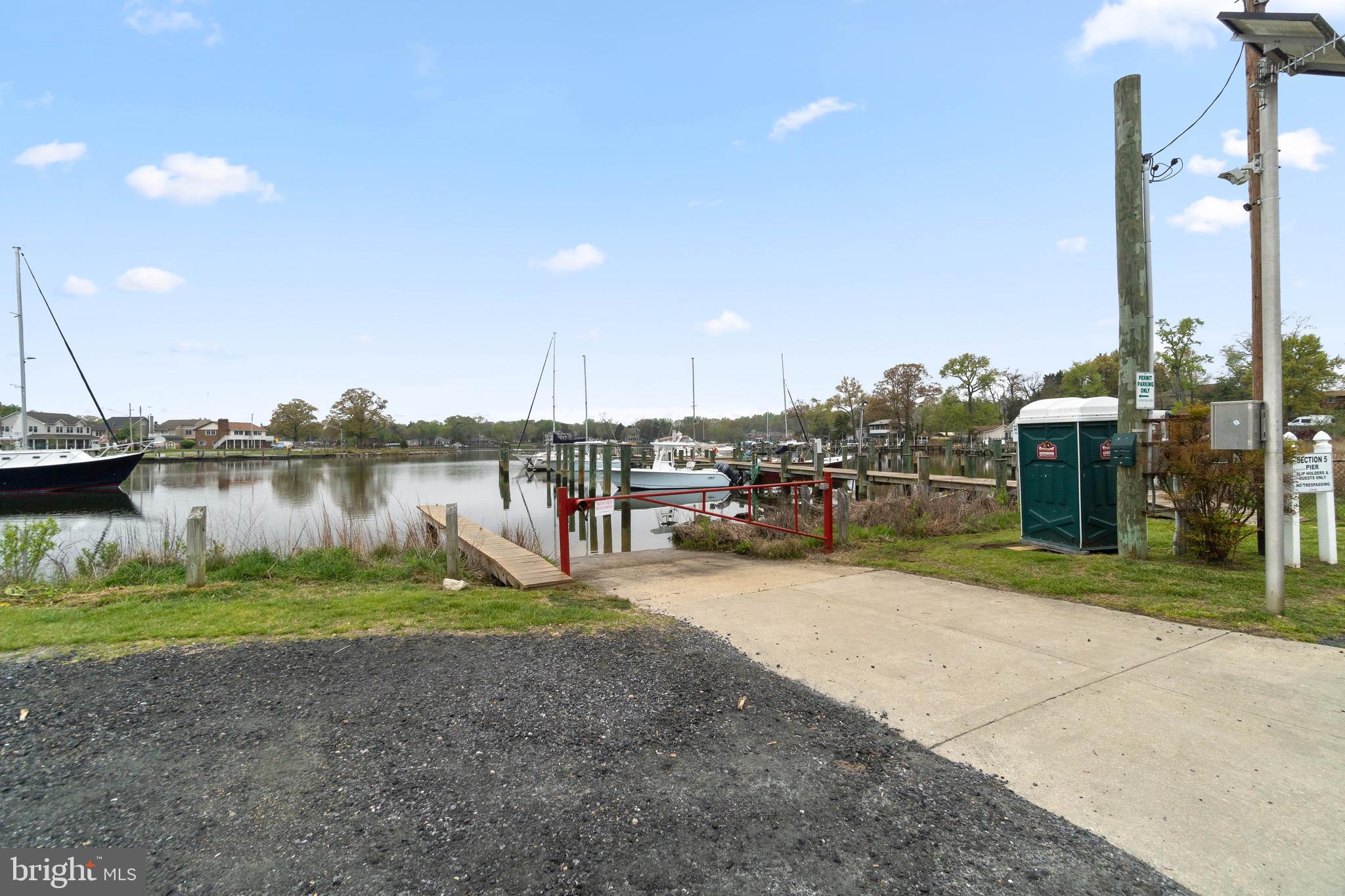 WOODLAND BEACH - Residential