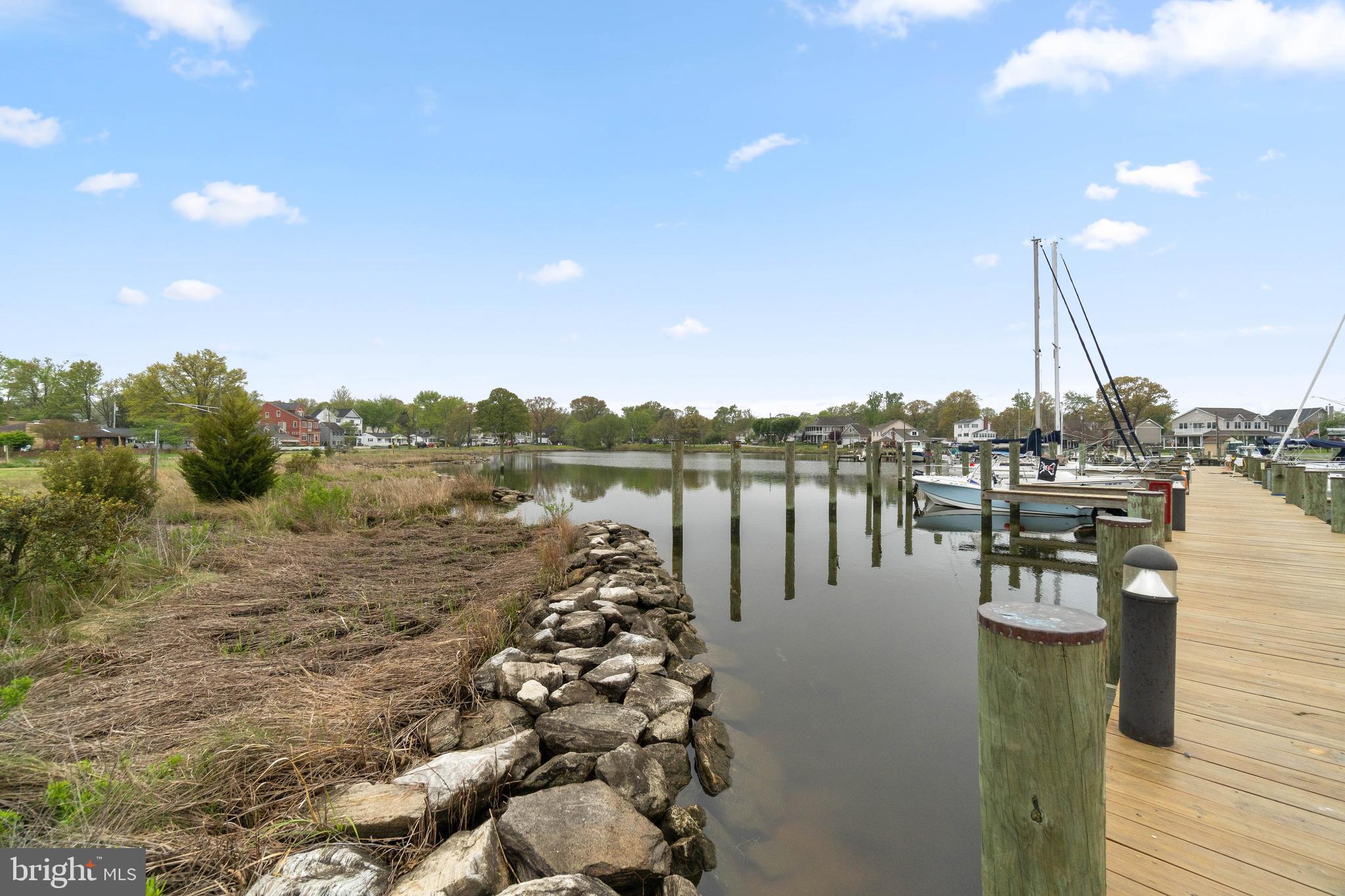 WOODLAND BEACH - Residential