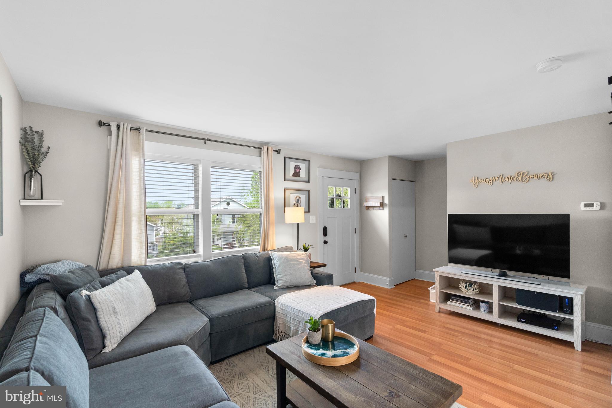 WOODLAND BEACH - Residential