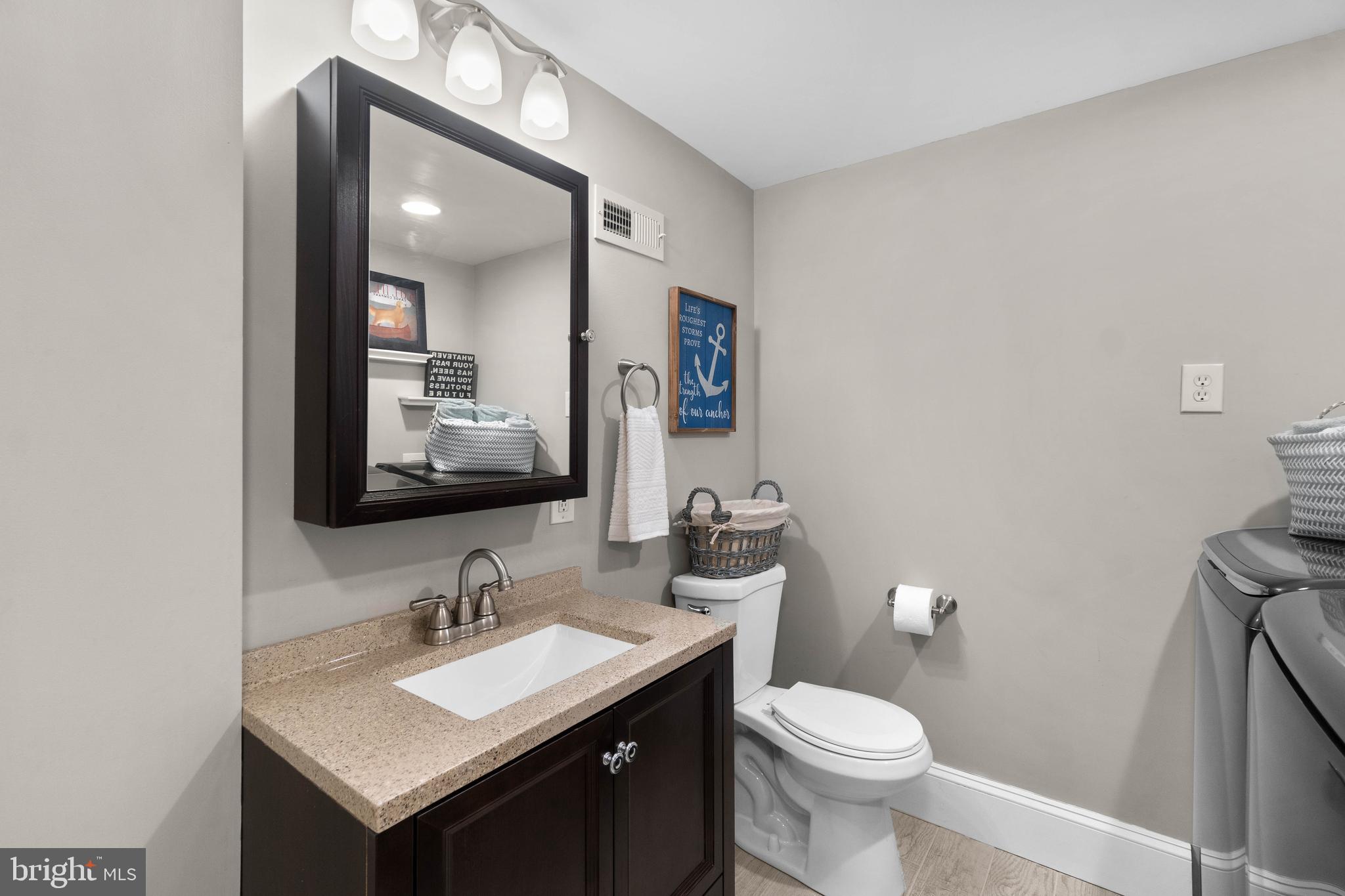 WOODLAND BEACH - Residential