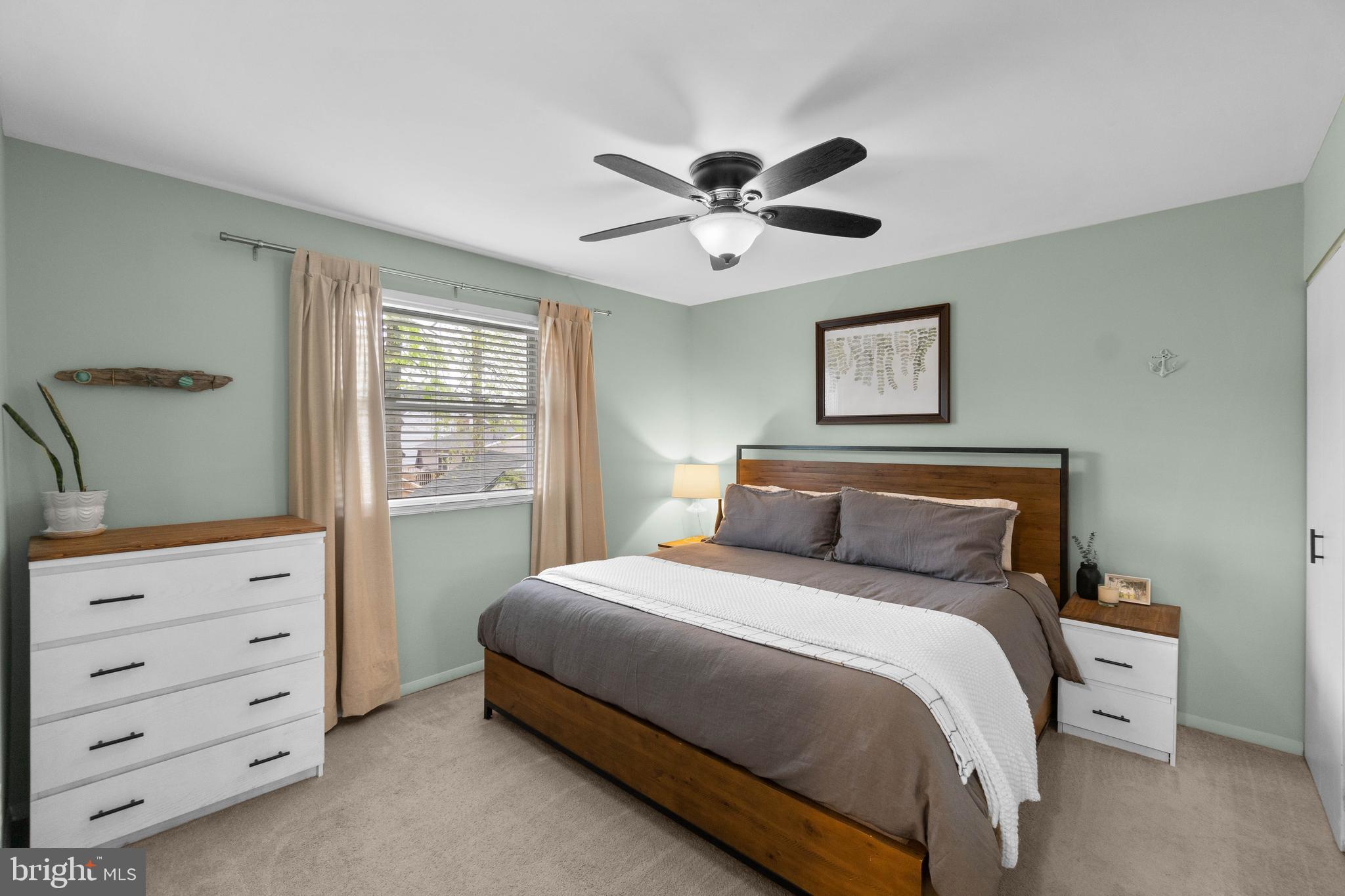 WOODLAND BEACH - Residential