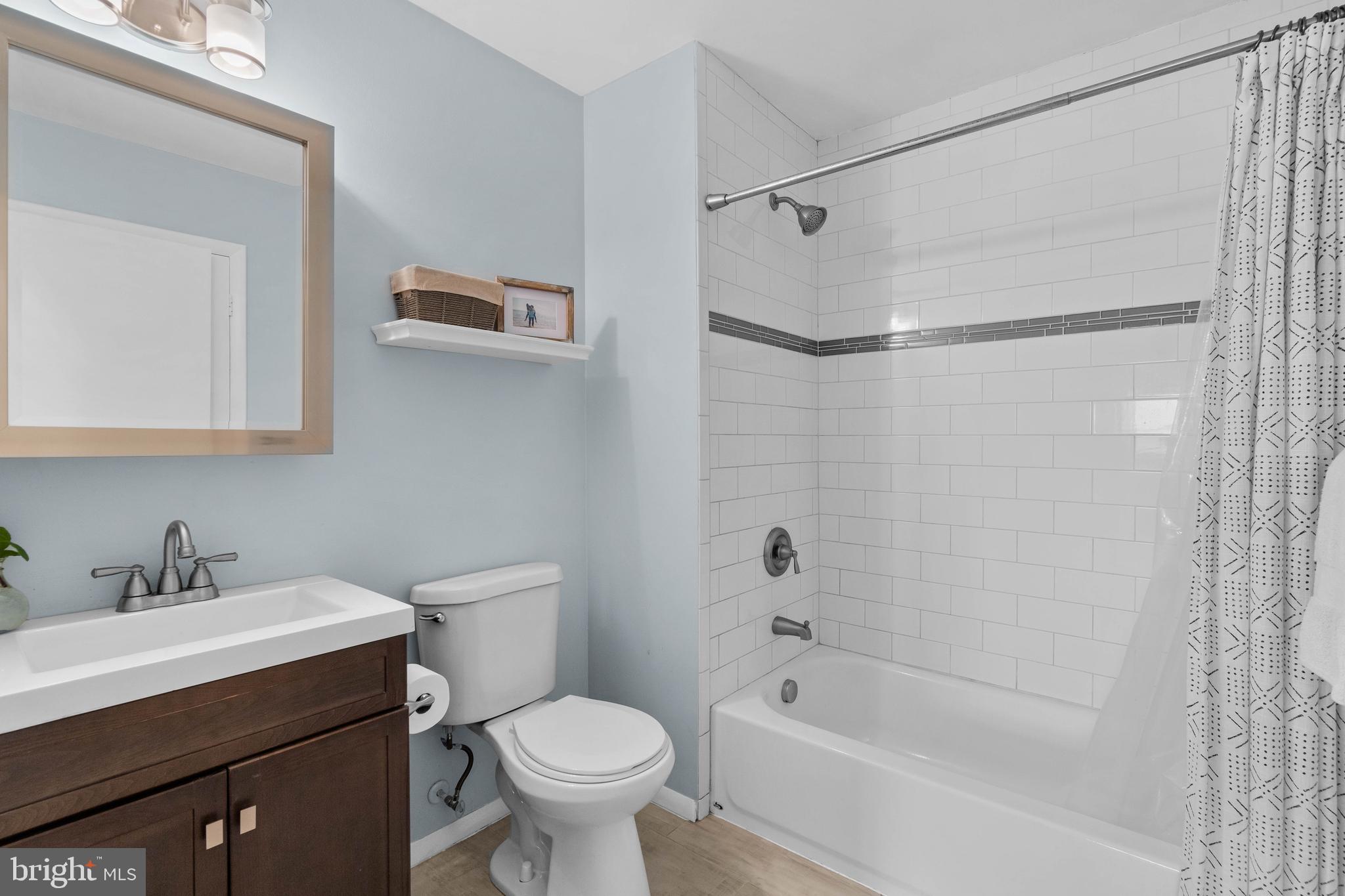 WOODLAND BEACH - Residential