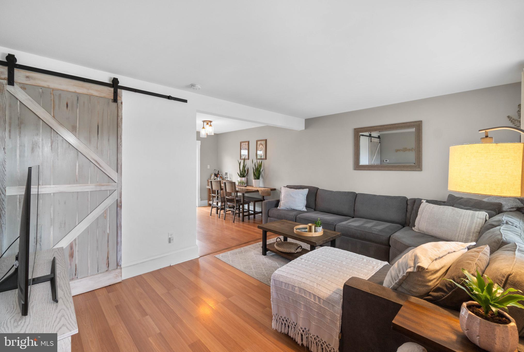 WOODLAND BEACH - Residential