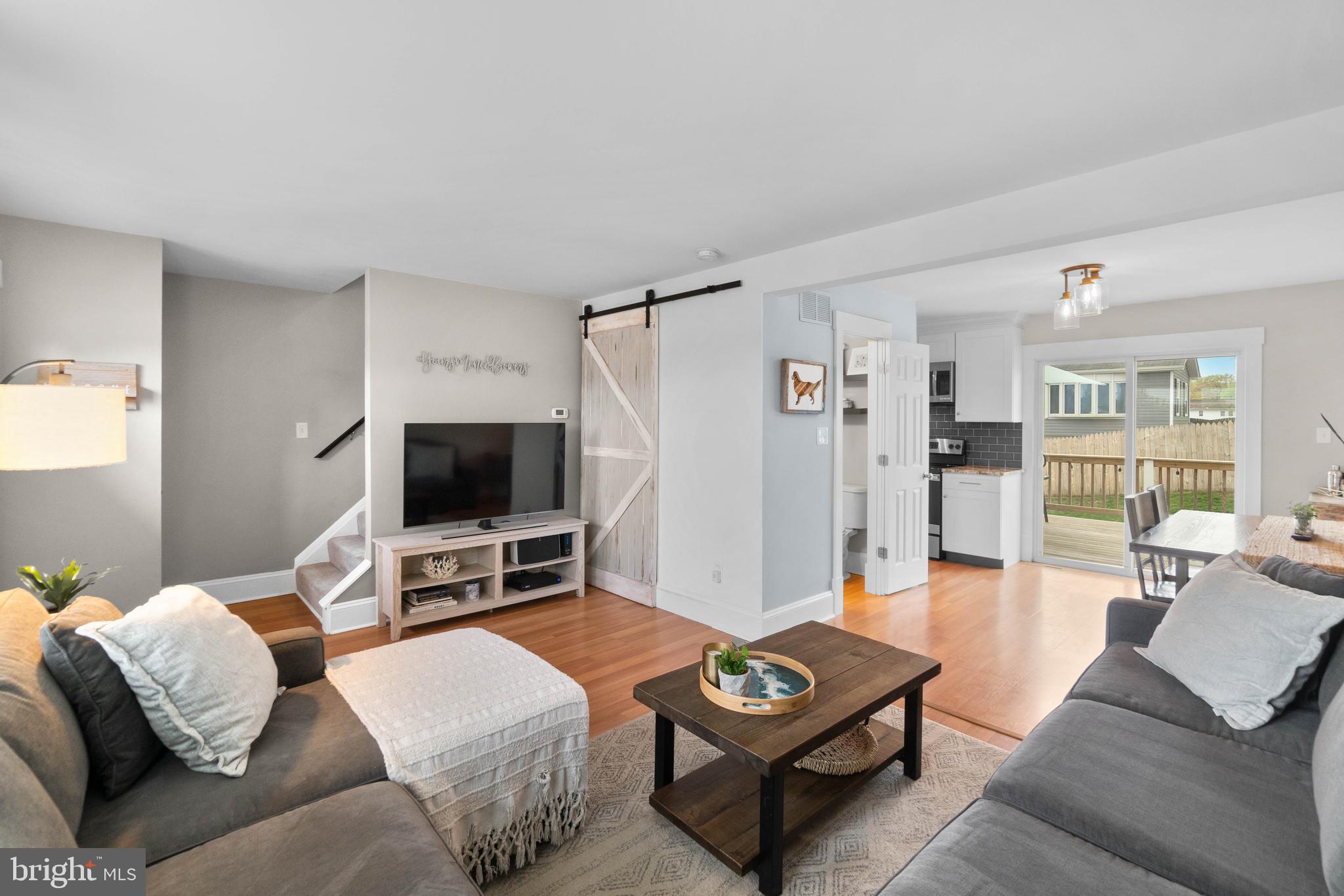 WOODLAND BEACH - Residential