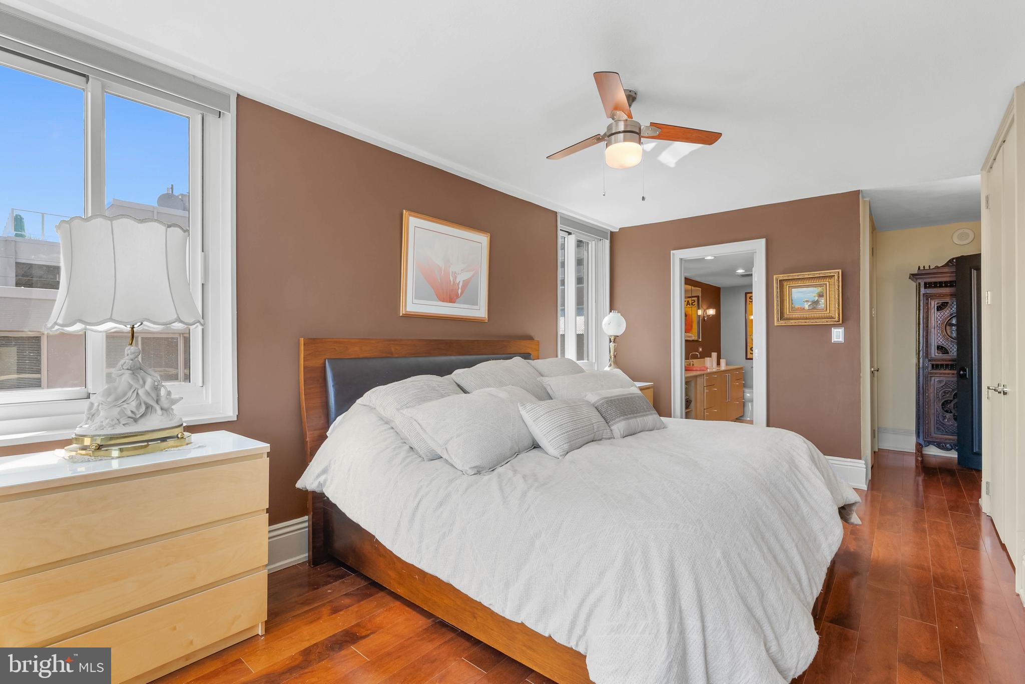 LOGAN SQUARE - Residential