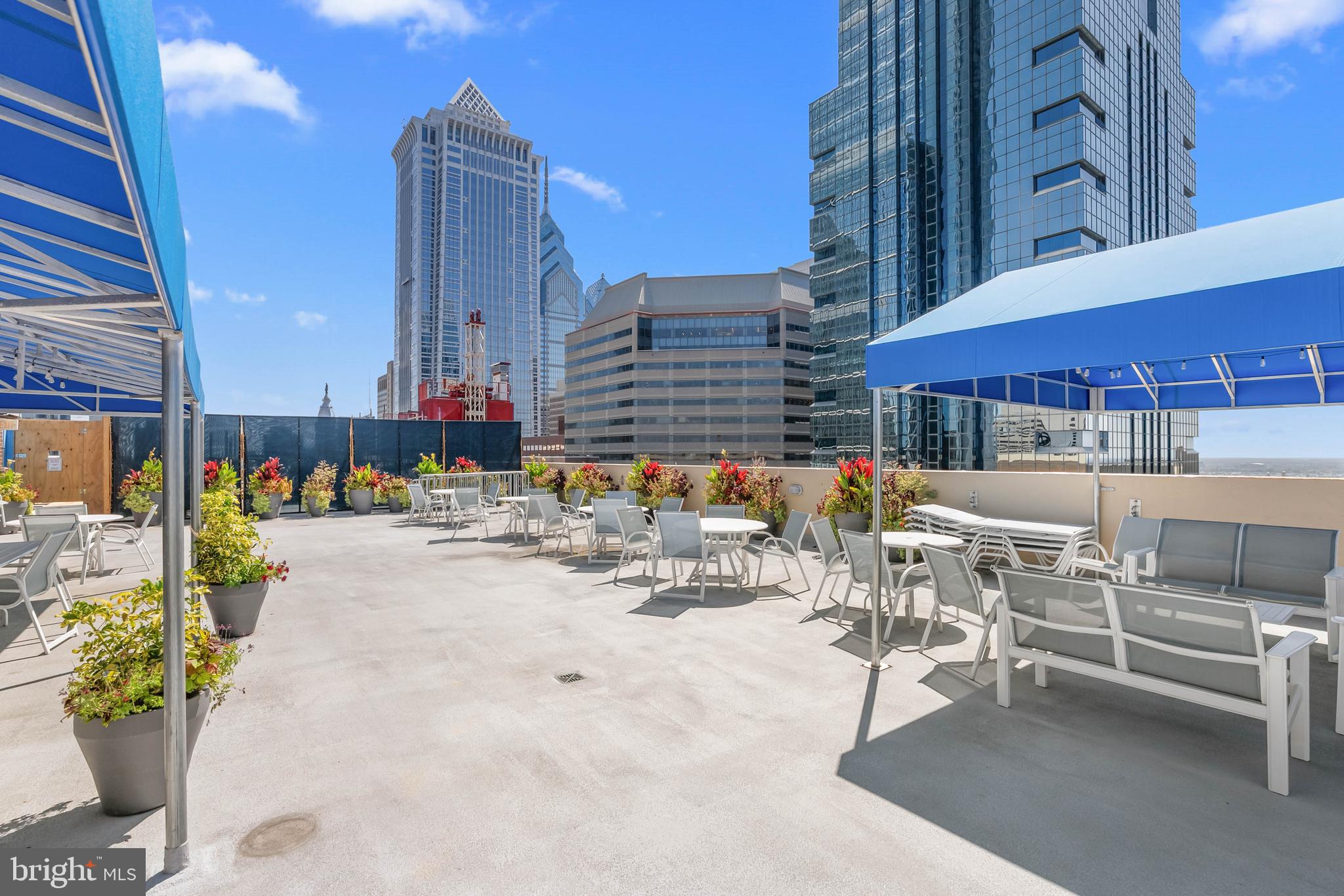 LOGAN SQUARE - Residential