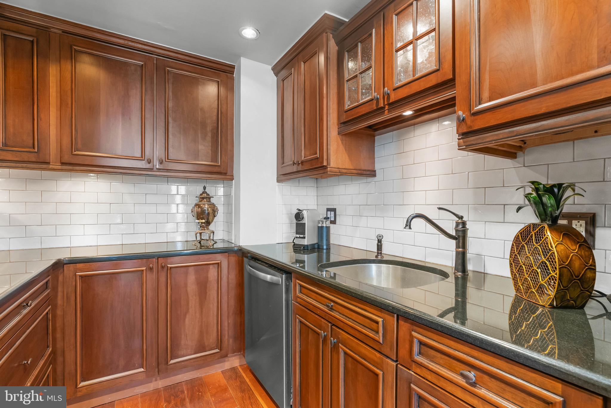 LOGAN SQUARE - Residential