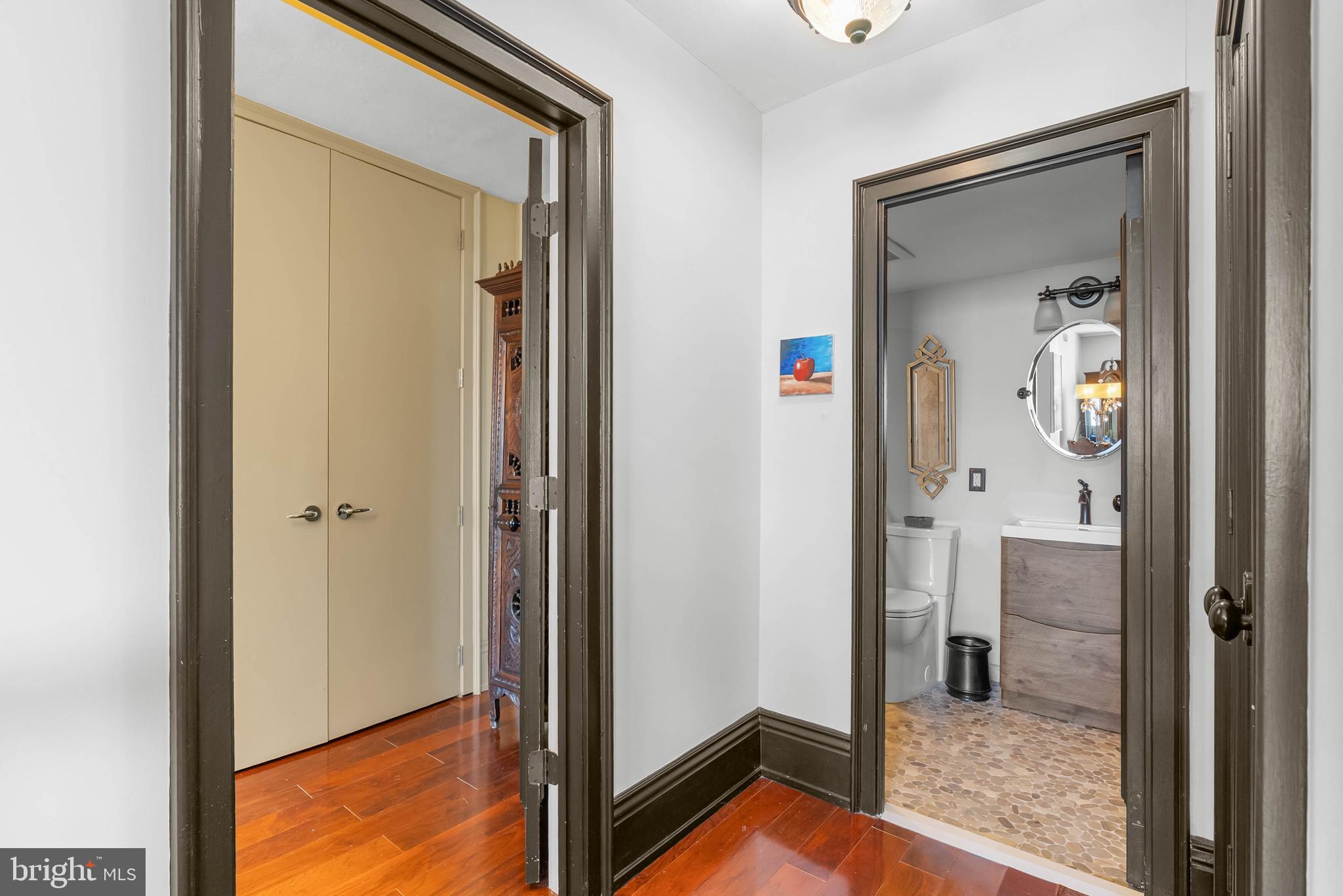 LOGAN SQUARE - Residential