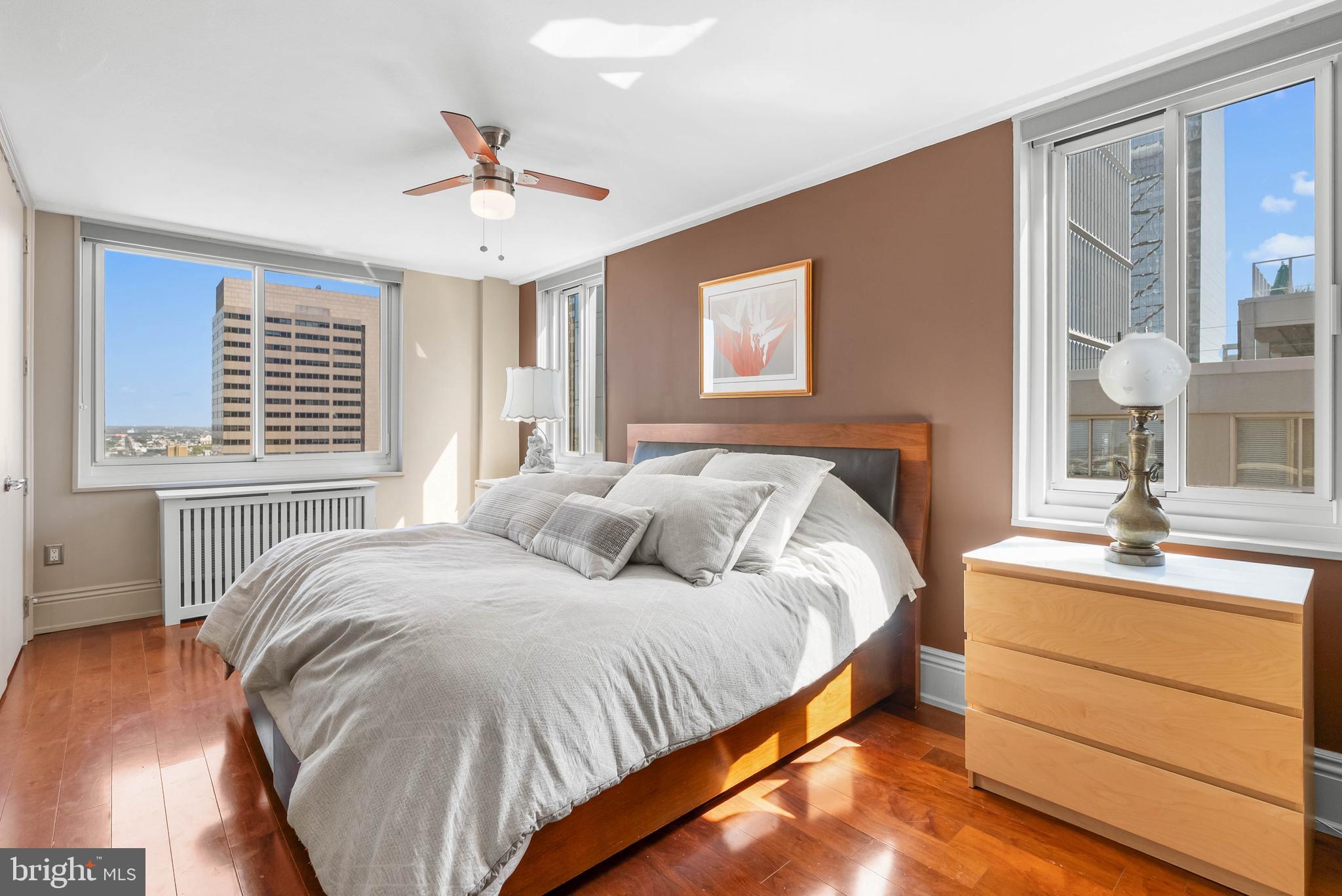 LOGAN SQUARE - Residential