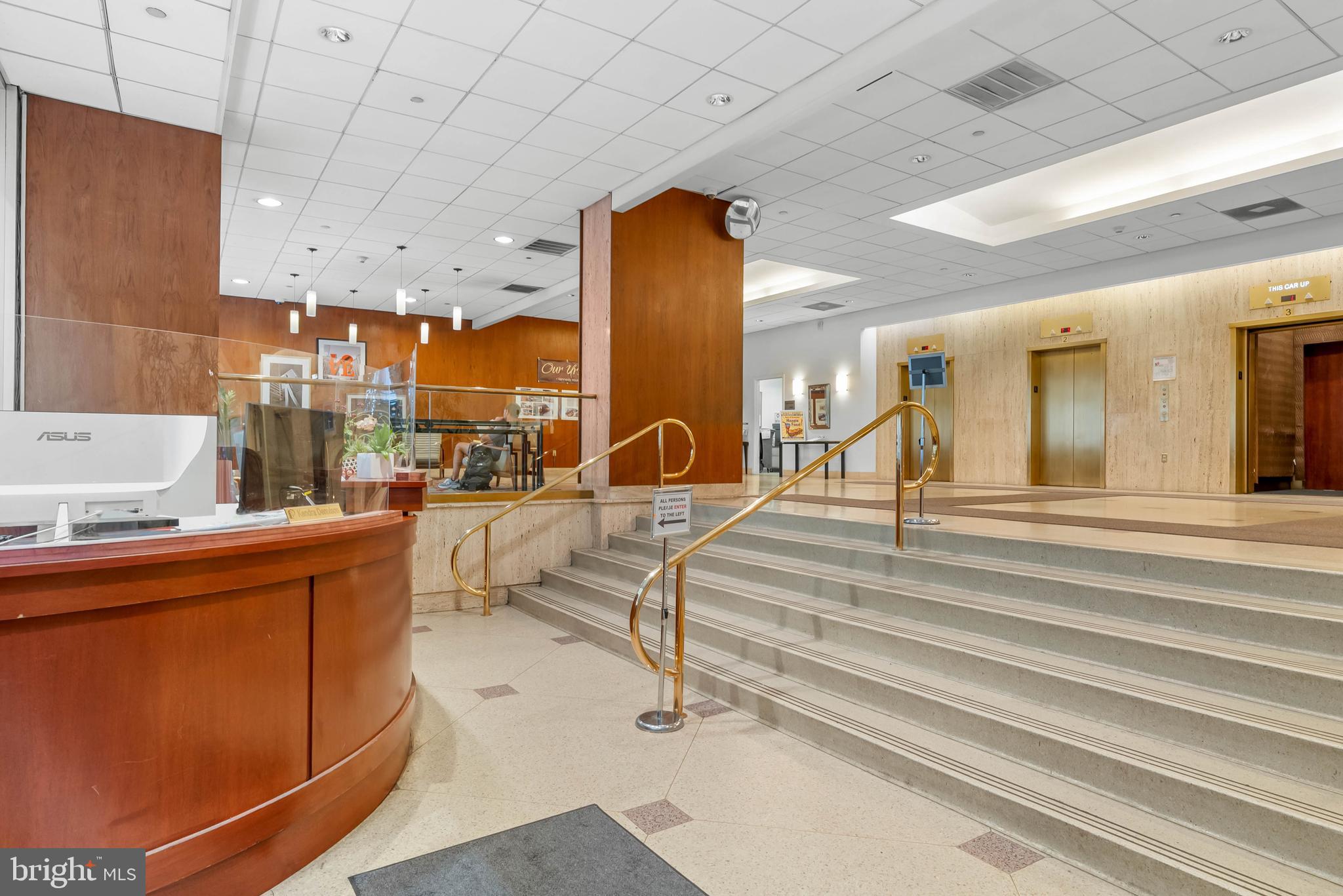 LOGAN SQUARE - Residential