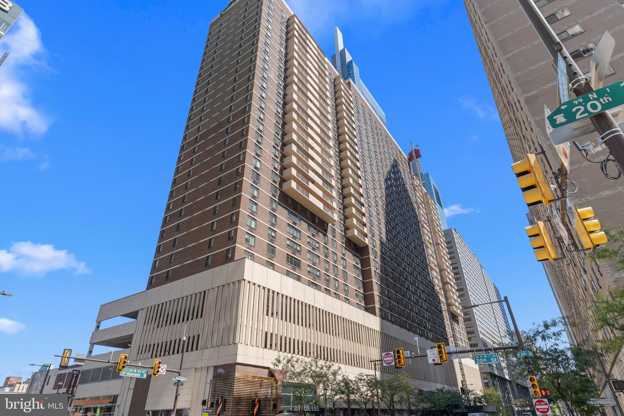 LOGAN SQUARE - Residential