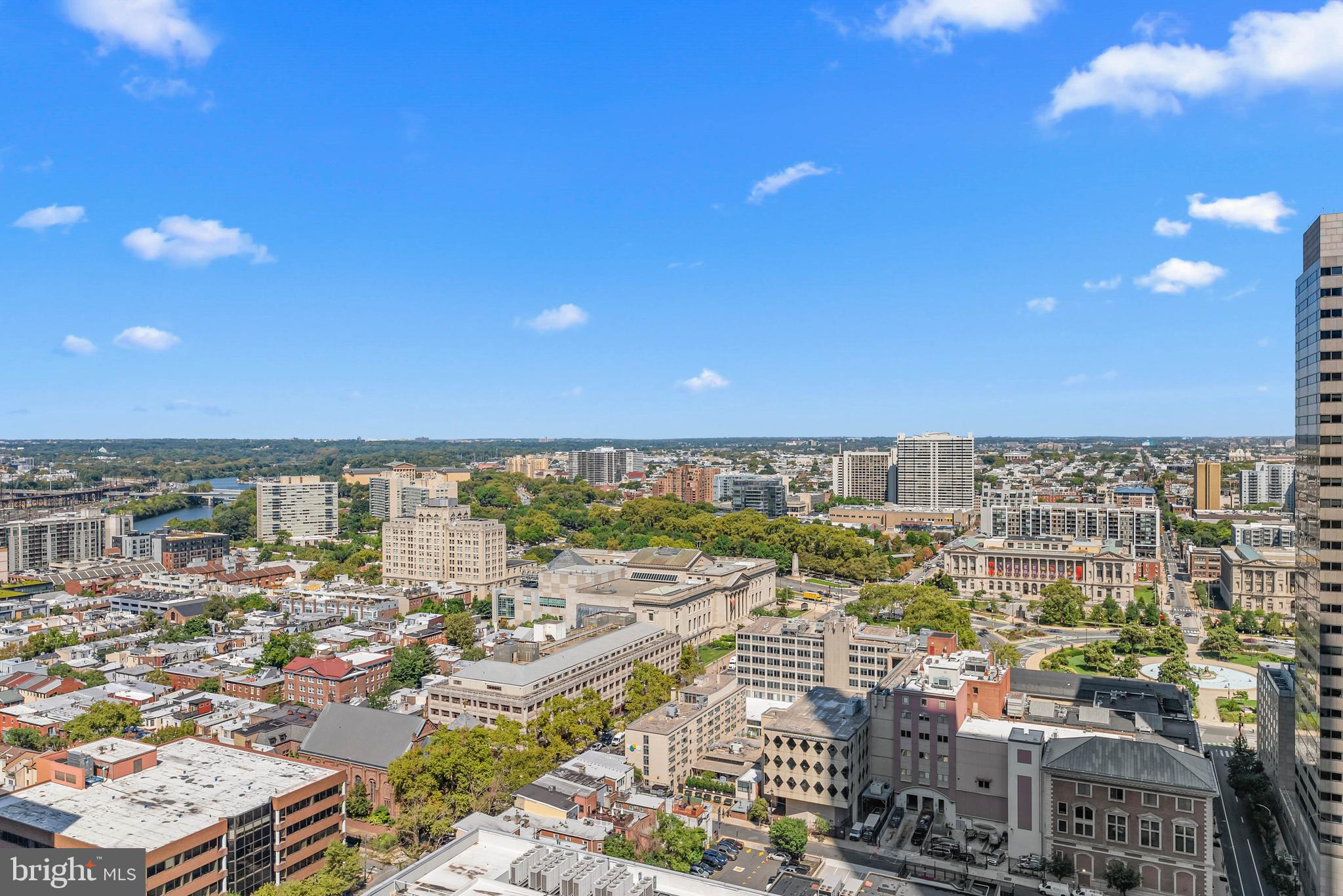 LOGAN SQUARE - Residential