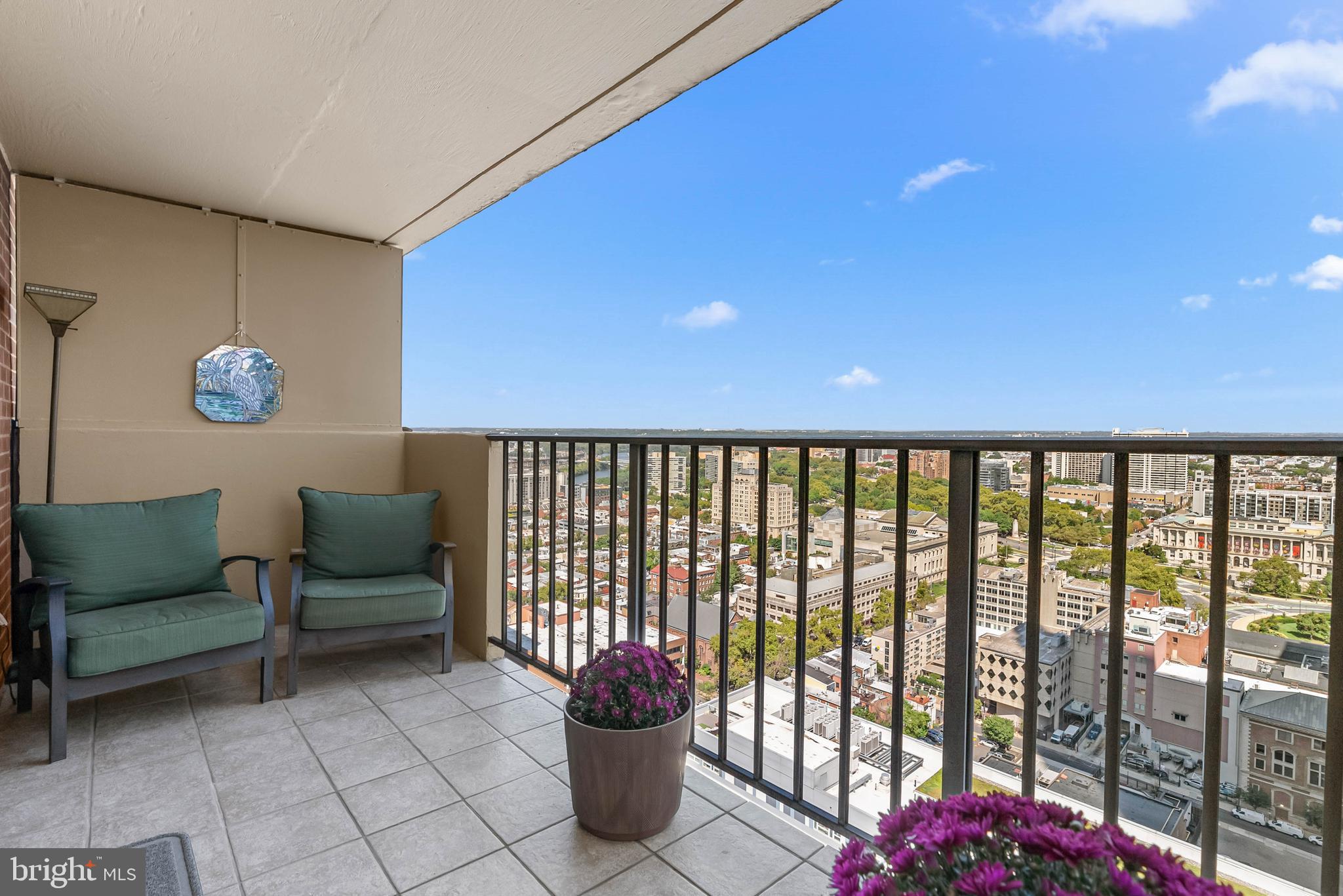 LOGAN SQUARE - Residential