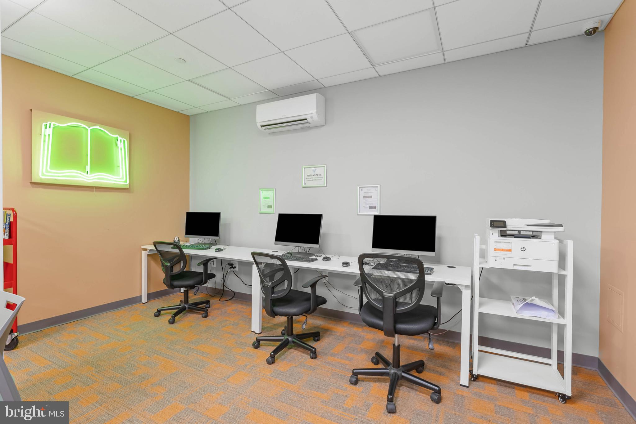 LOGAN SQUARE - Residential