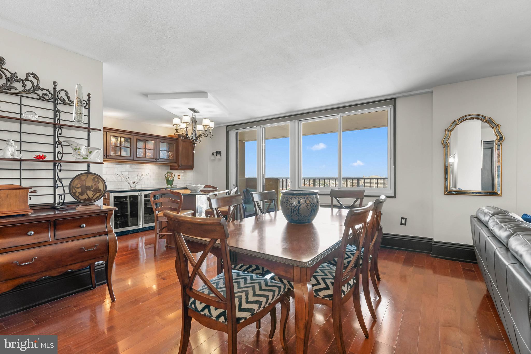 LOGAN SQUARE - Residential