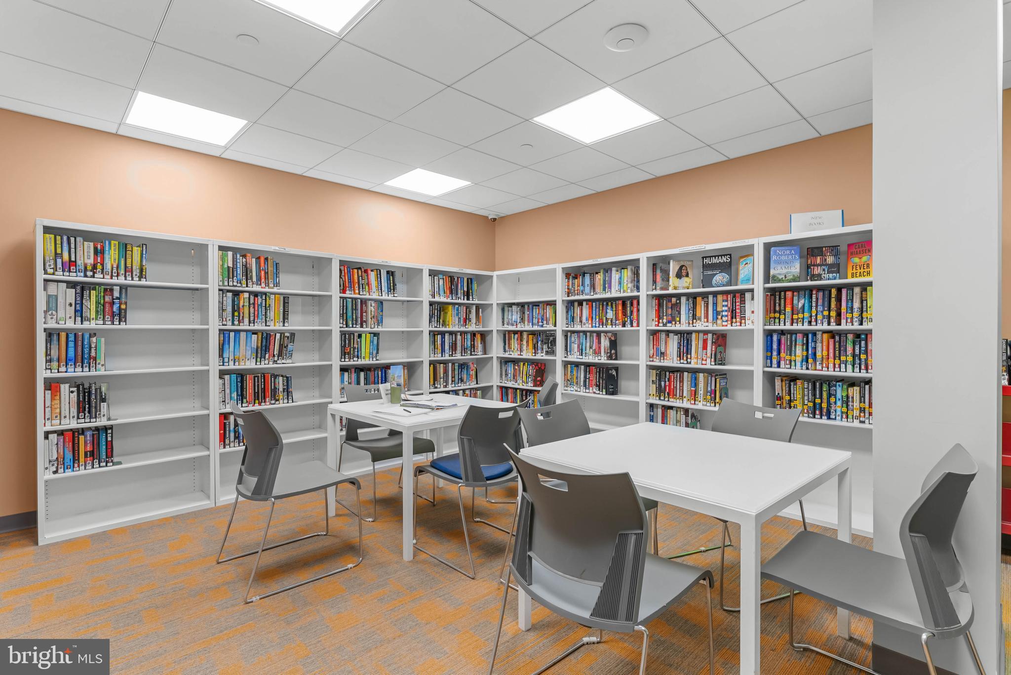 LOGAN SQUARE - Residential